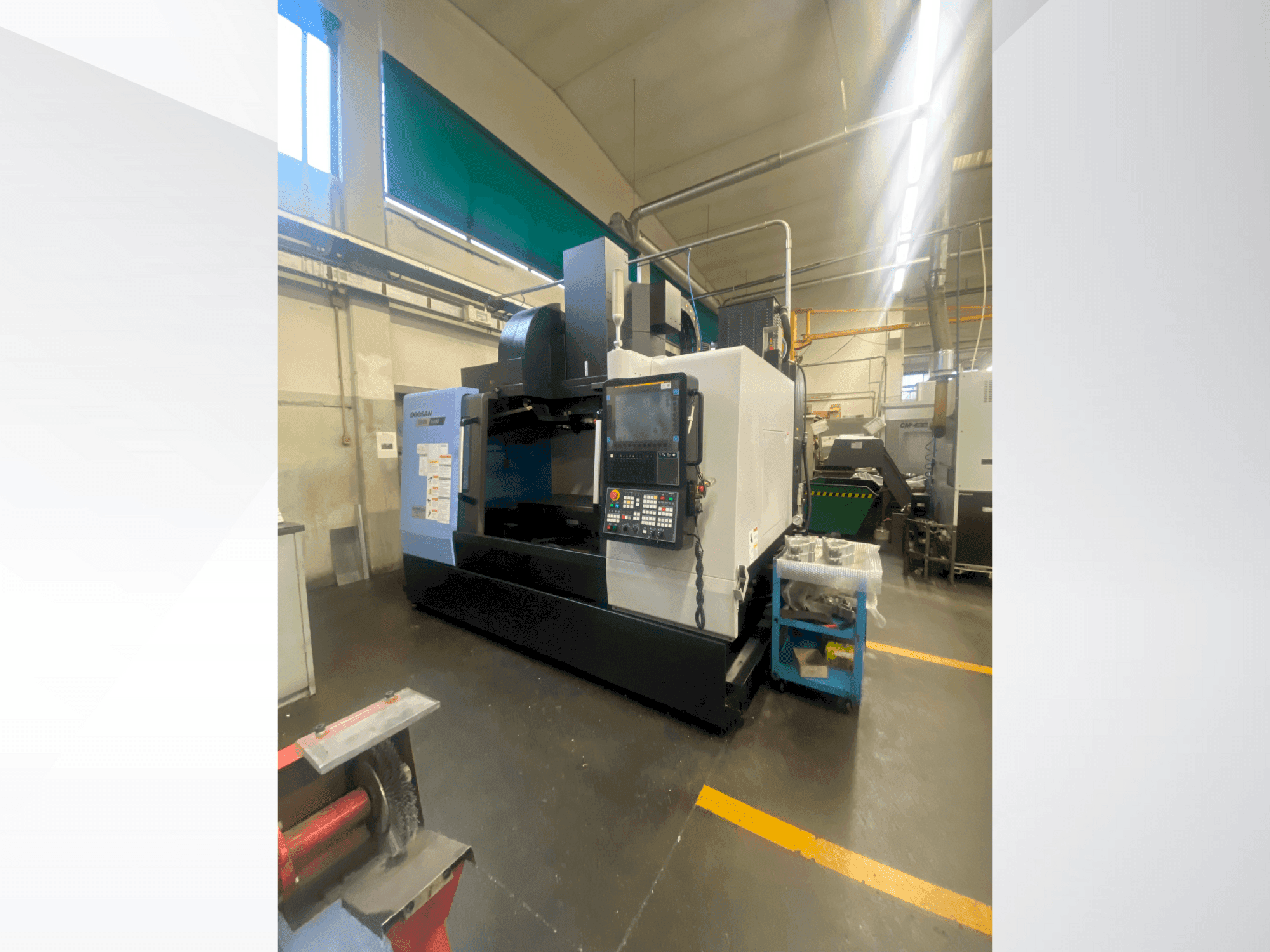Vooraanzicht  van DOOSAN DNM 5700  machine