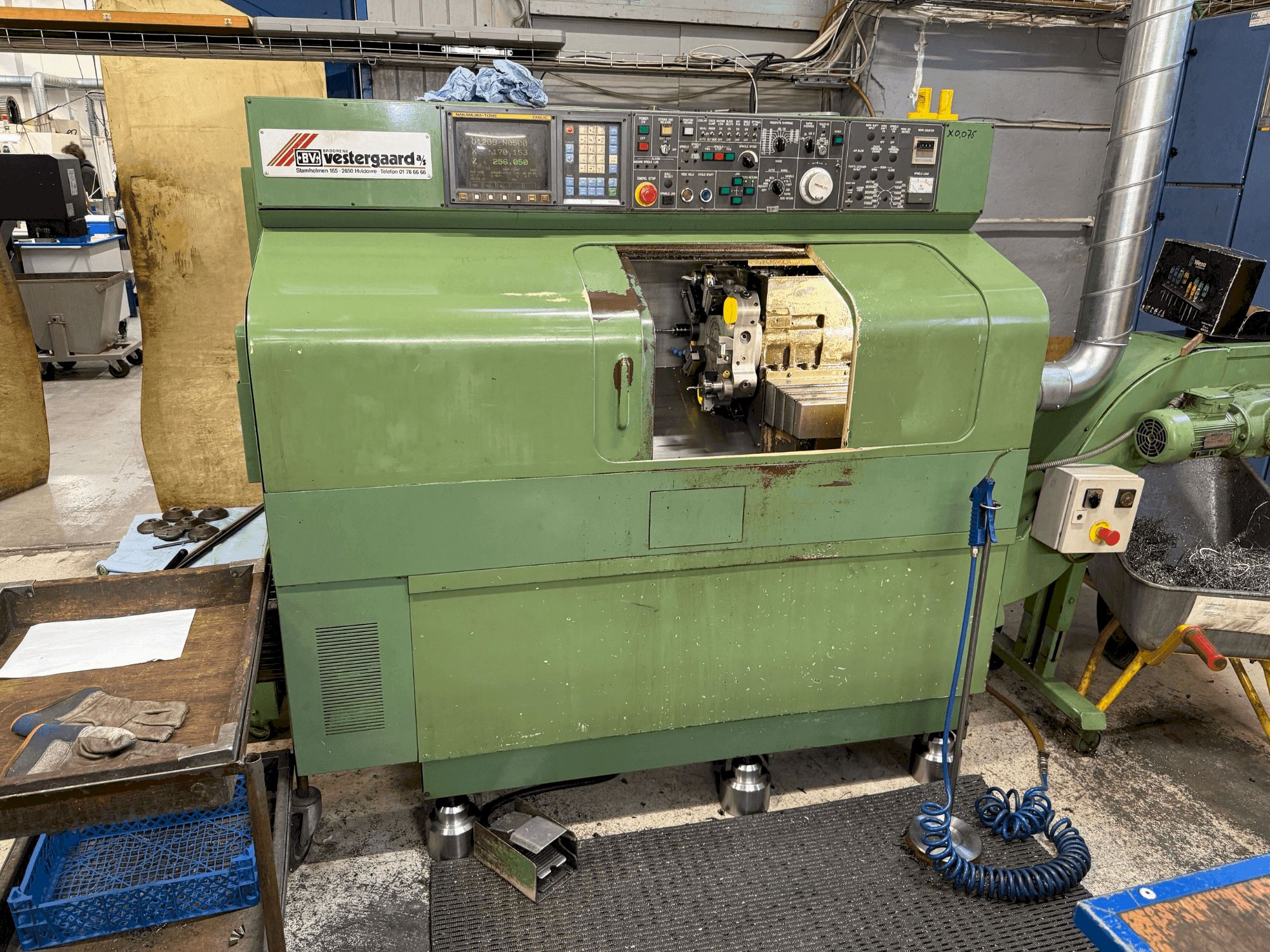 Vooraanzicht  van NAKAMURA TMC-15  machine