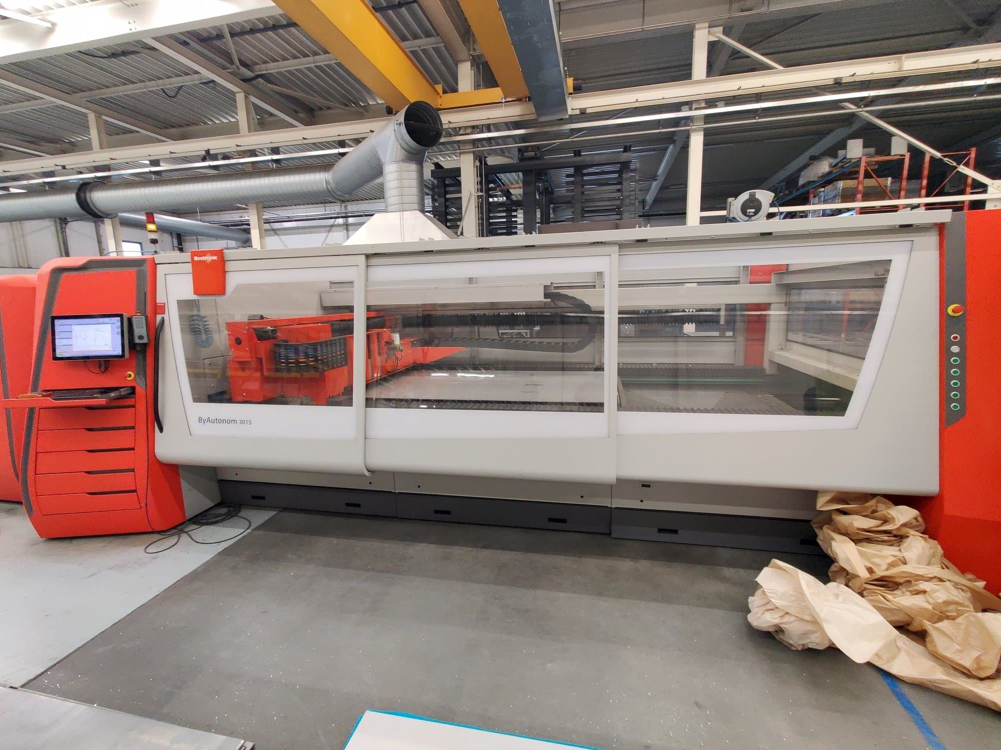 Vooraanzicht  van Bystronic Autonom 3015 6kW CO2  machine