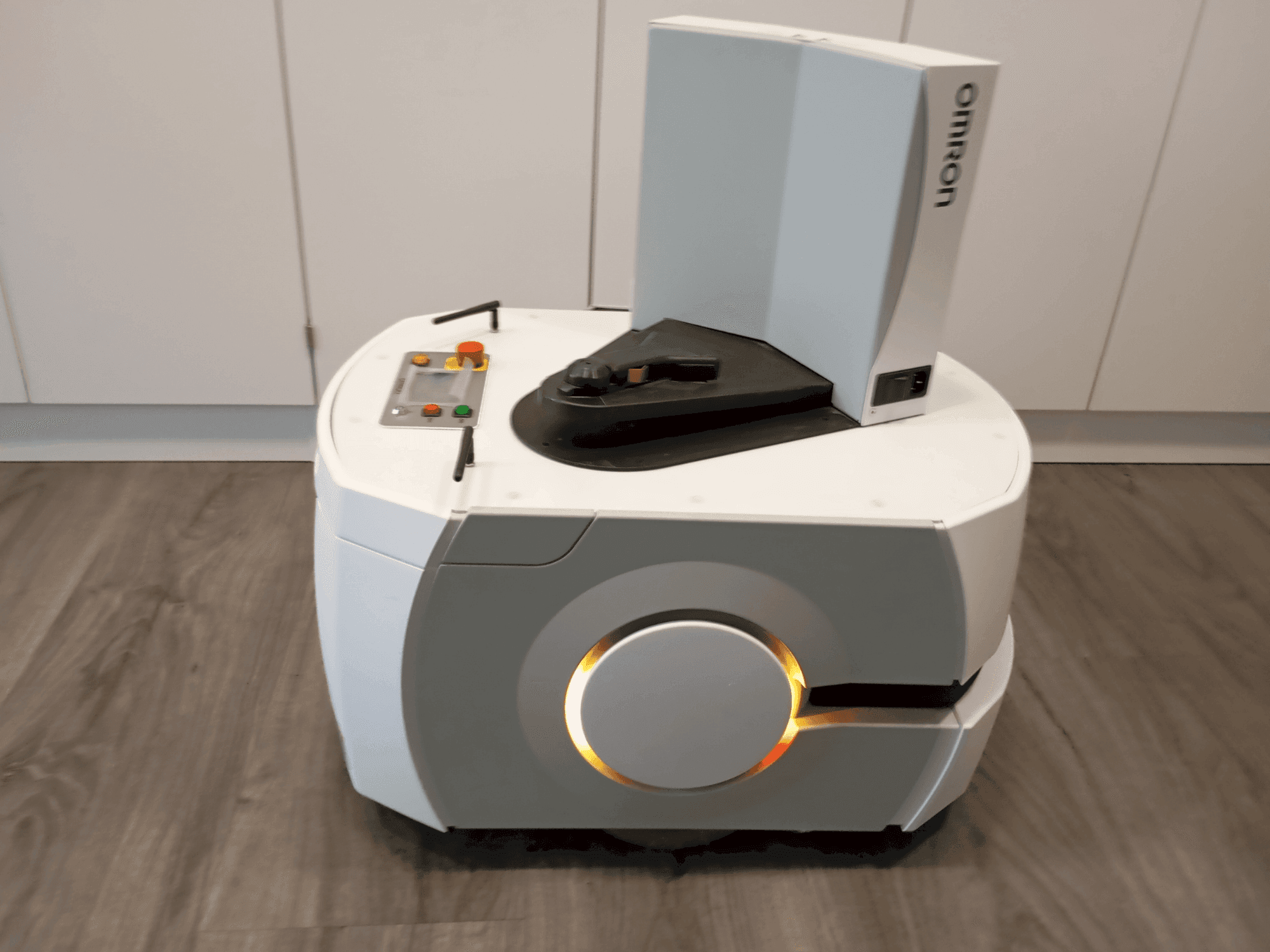 Vooraanzicht  van OMRON LD90  machine