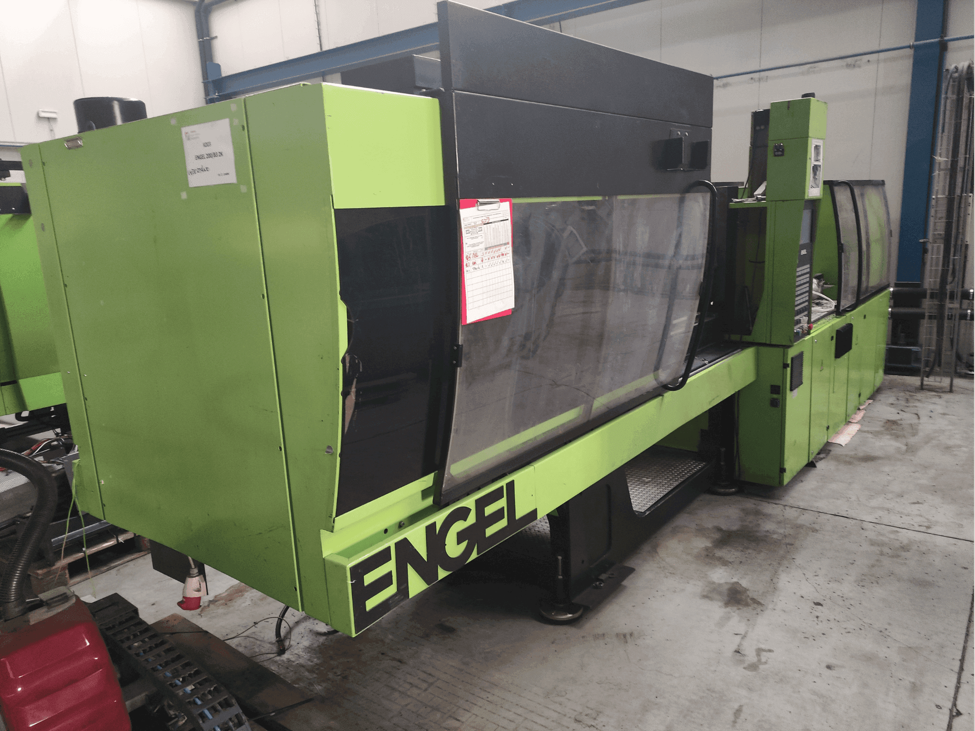 Vooraanzicht  van Engel Victory 750/200 Tech  machine