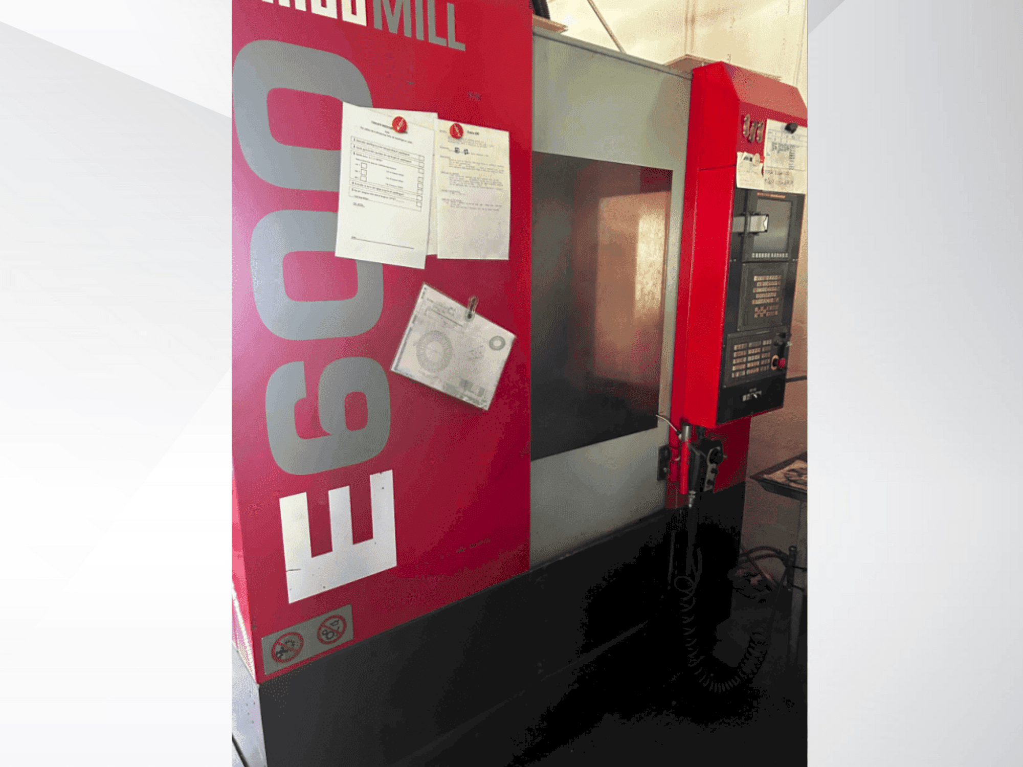 Vooraanzicht  van EMCO E600  machine