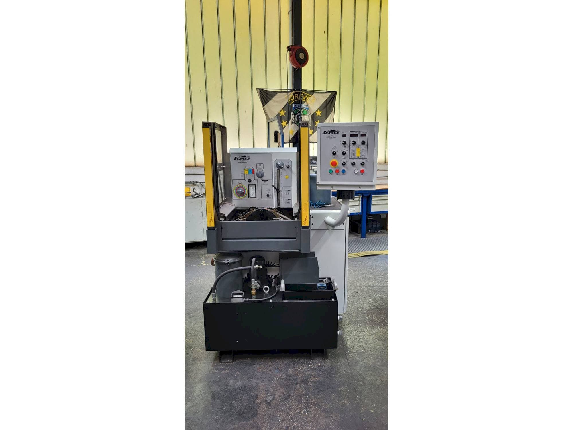 Vooraanzicht  van Sunnen ML-2000  machine