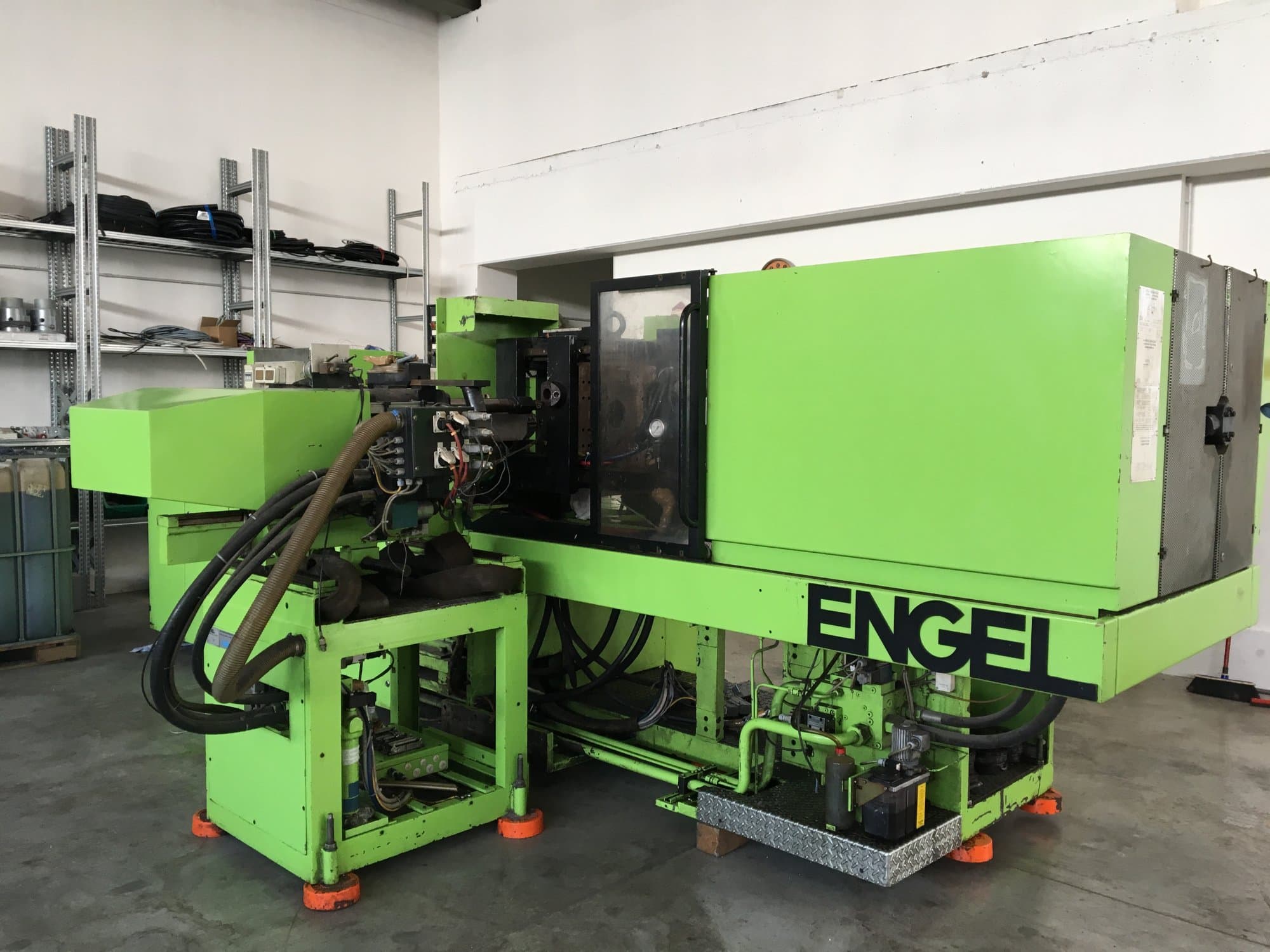 Recht aanzicht  van ENGEL ES 600H/330L/125H-2F machine
