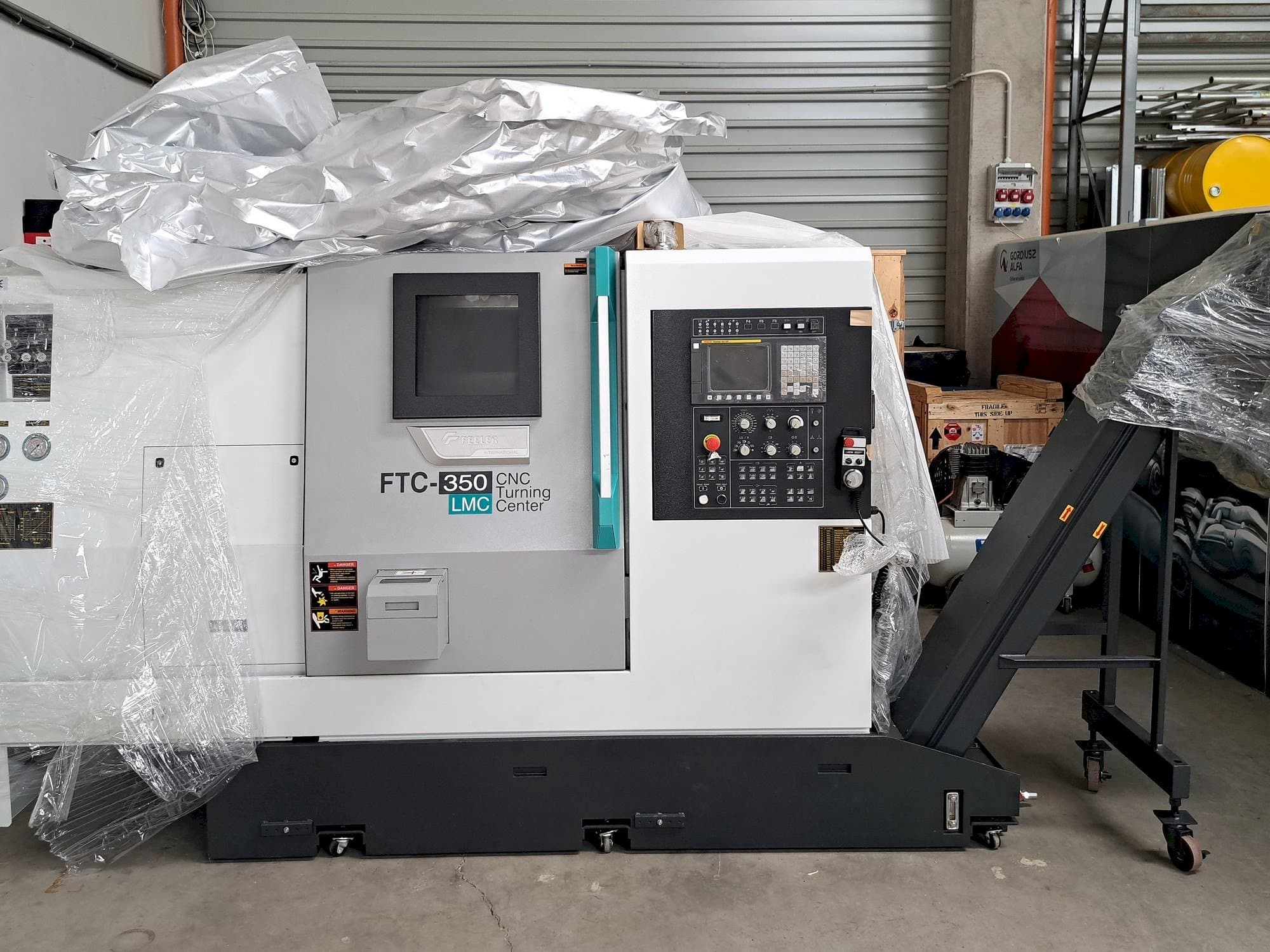 Vooraanzicht  van Feeler FTC 350 LMC  machine