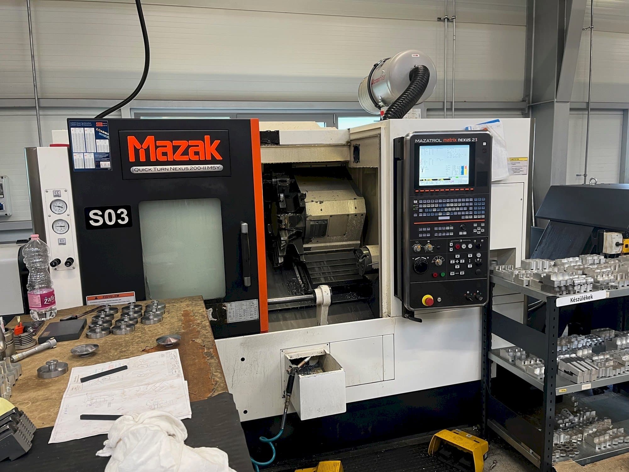 Vooraanzicht  van Mazak QTN200-MSY V6  machine