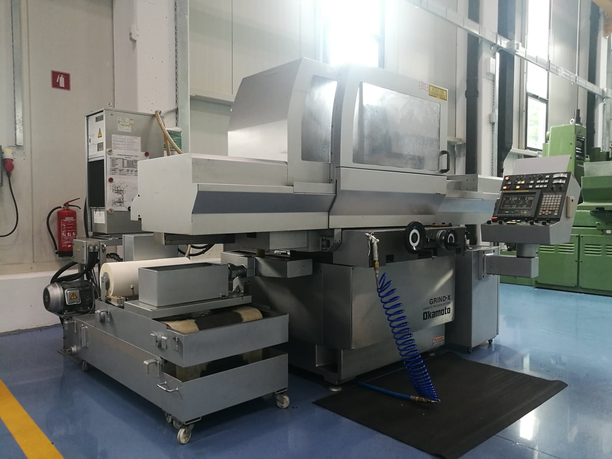 Links zicht  van OKAMOTO UPZ-525 NC II machine