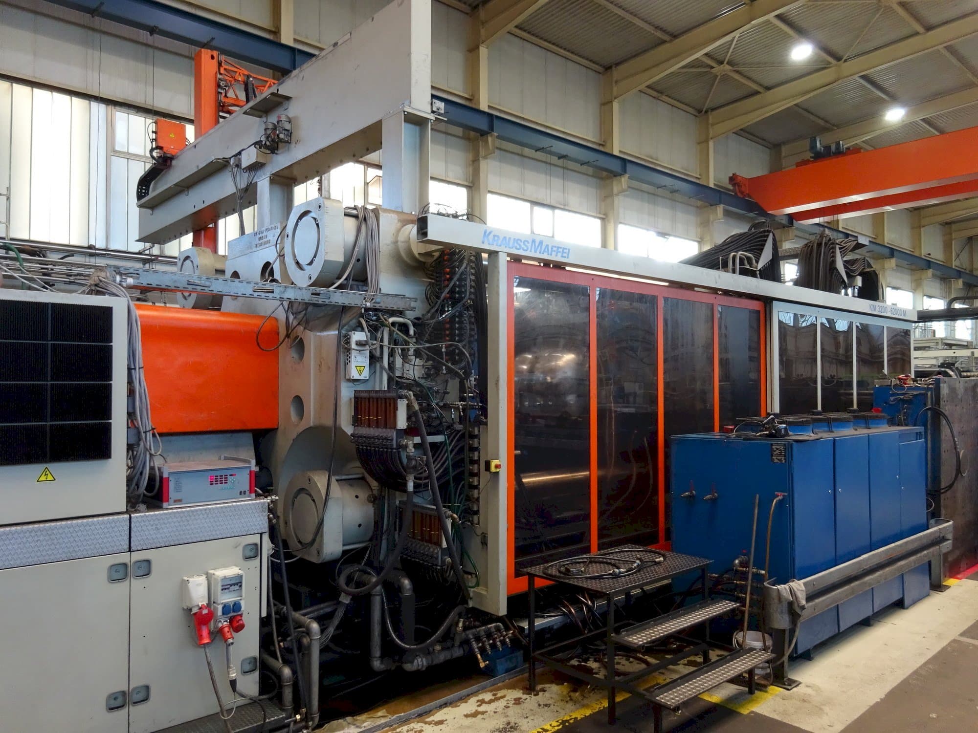 Vooraanzicht  van Krauss Maffei 3200-62000 M  machine
