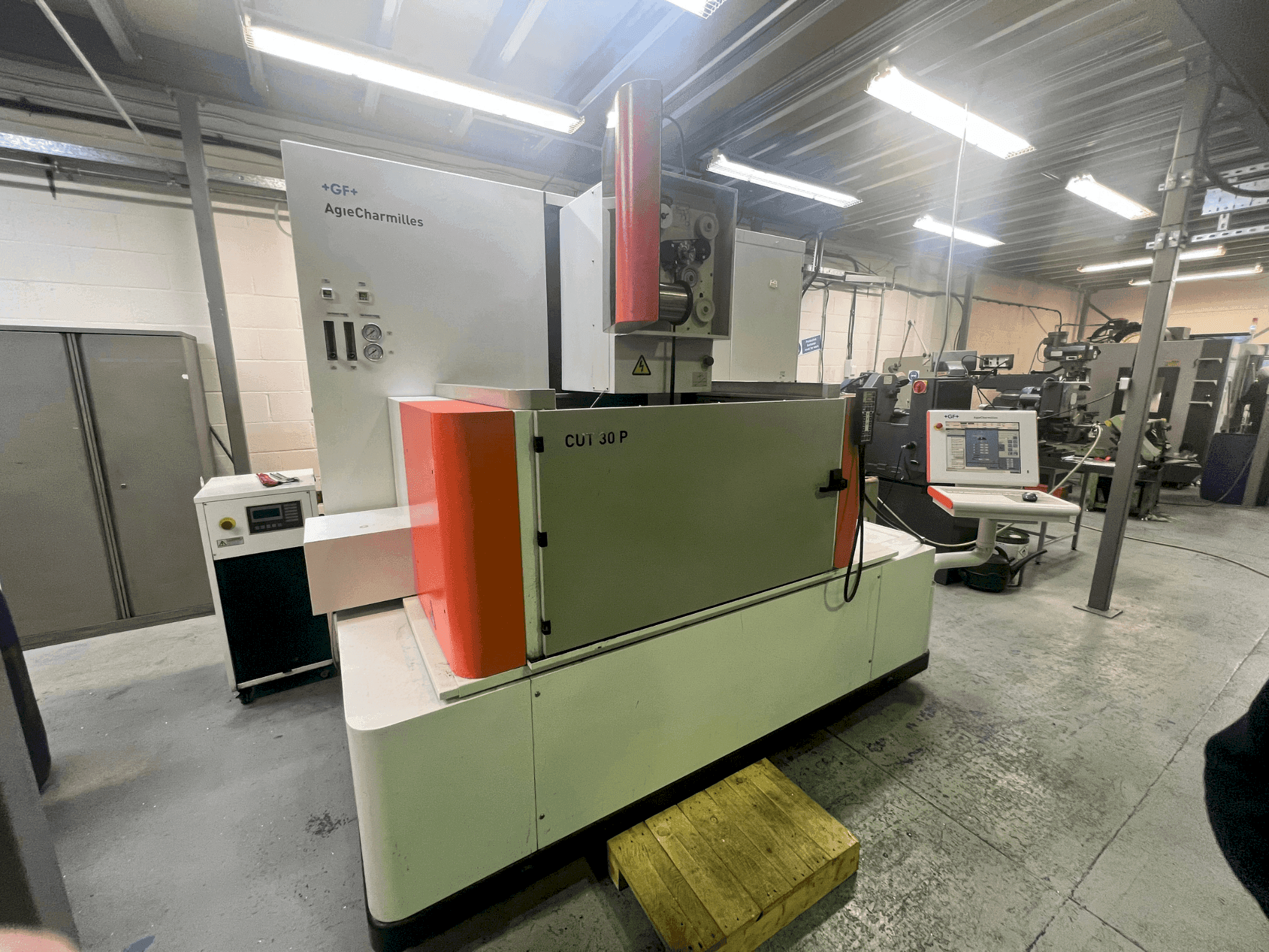 Vooraanzicht  van AgieCharmilles CUT 30P  machine