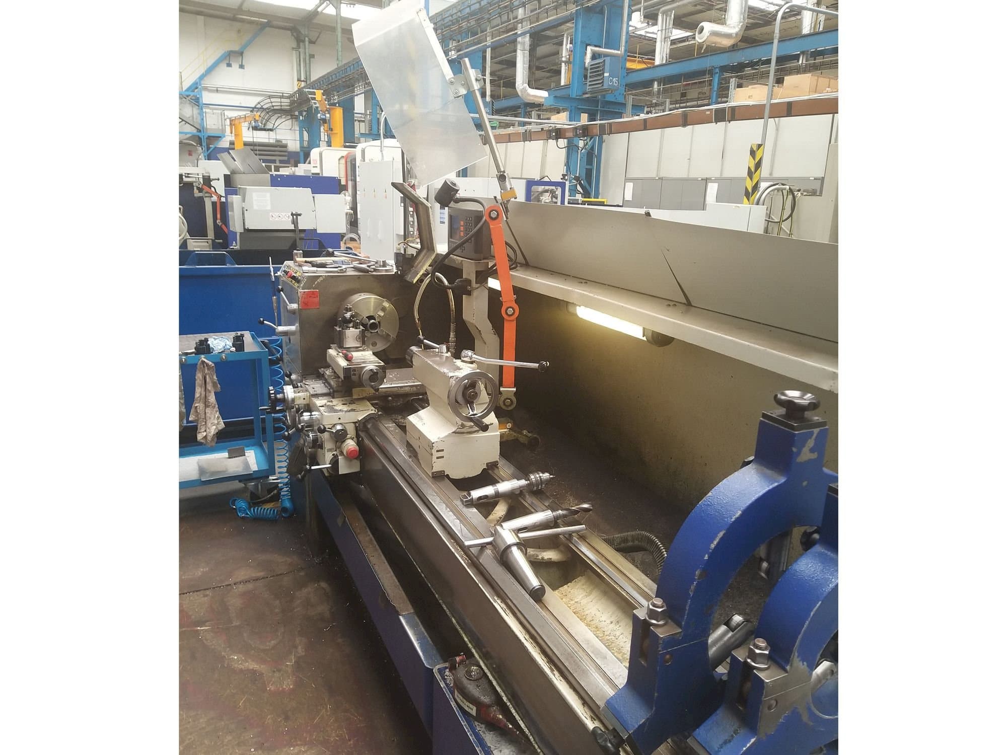 Rechts zijaanzicht  van Weiler DA 260 AC  machine