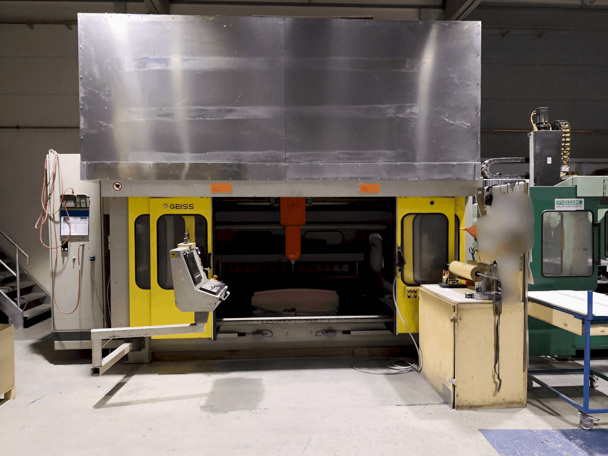 Vooraanzicht  van GEISS FZ 2000 x 1000  machine