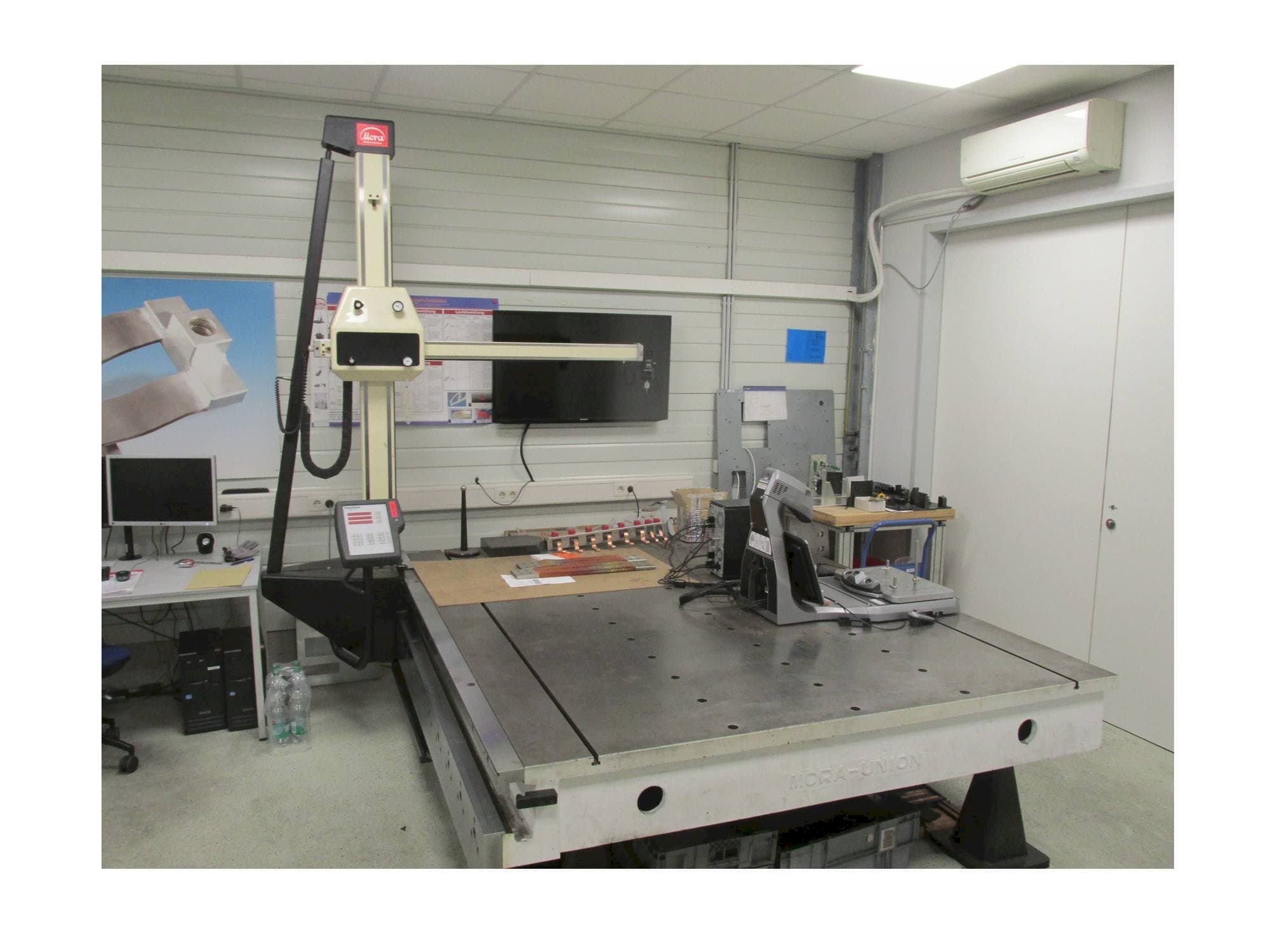 Vooraanzicht  van Mora Console Version Assistant  machine