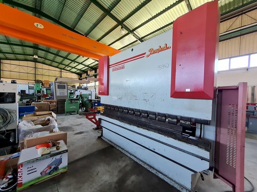 Vooraanzicht  van Baykal APHS 3112 x 240  machine