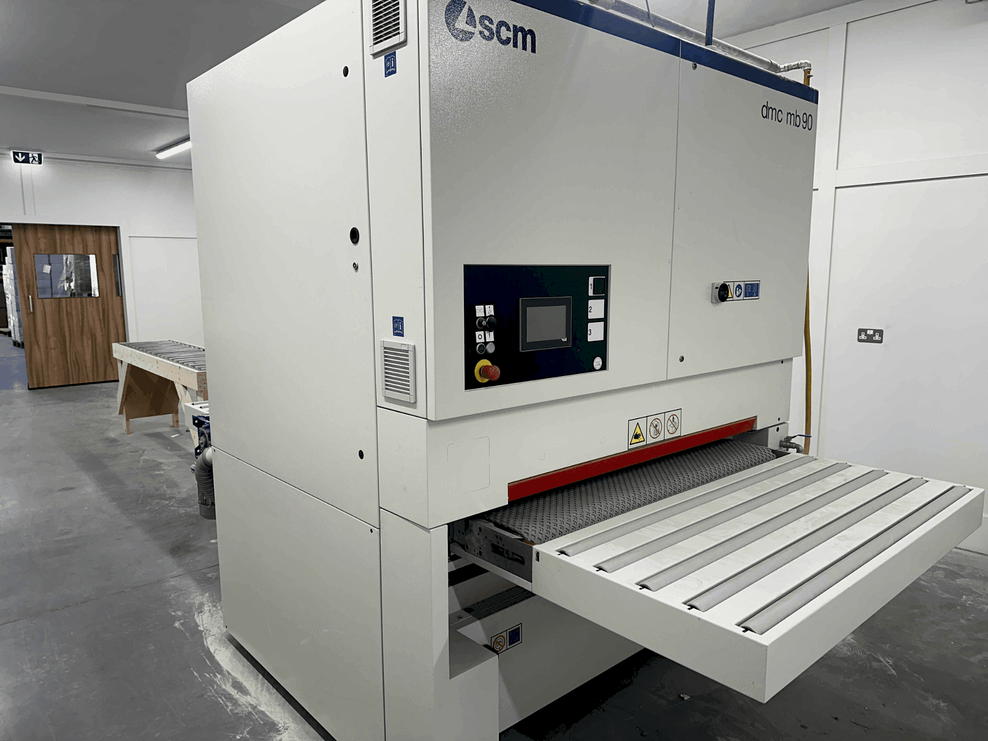 Vooraanzicht van SCM DMC MB90 DBB135 machine