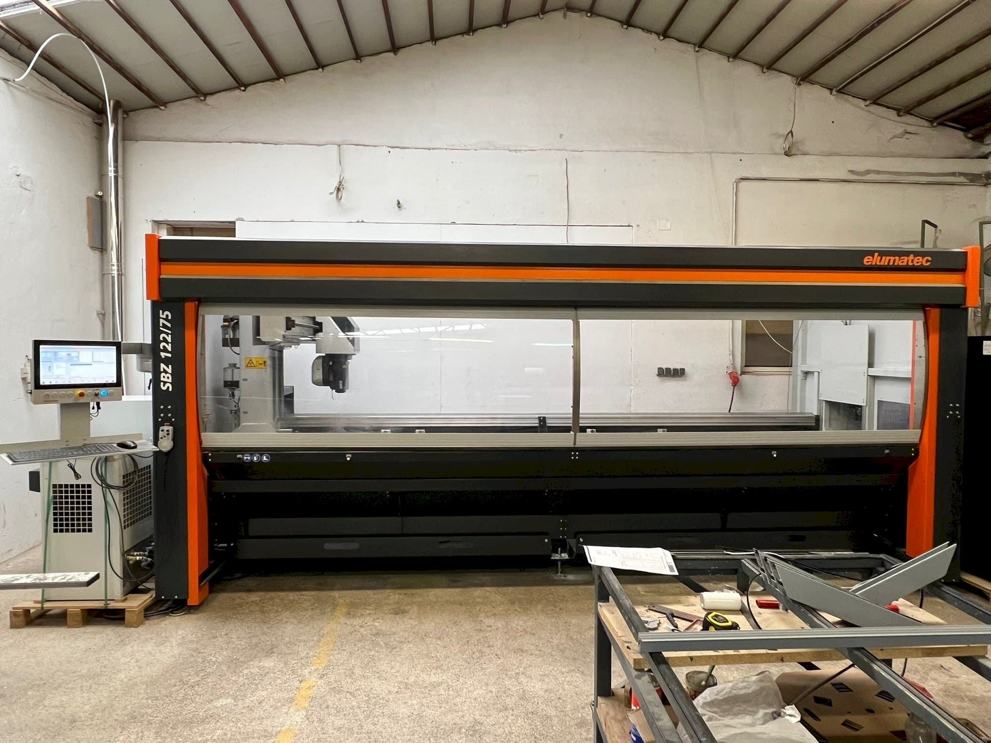 Vooraanzicht van Elumatec SBZ 122/75 machine