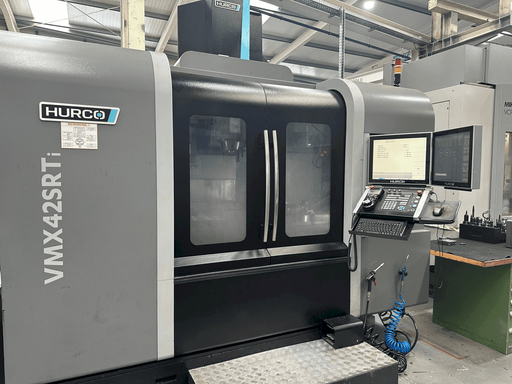 Vooraanzicht  van Hurco VMX 42 SRTi  machine