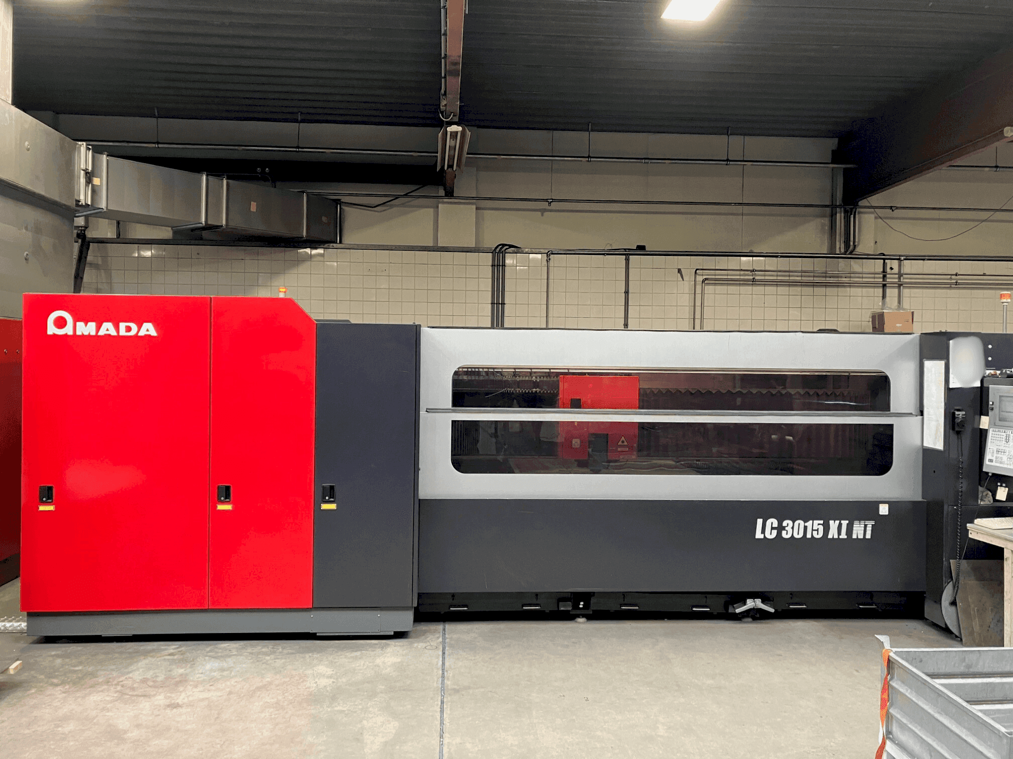 Vooraanzicht  van AMADA LC3015X1NT 4kW Co2  machine