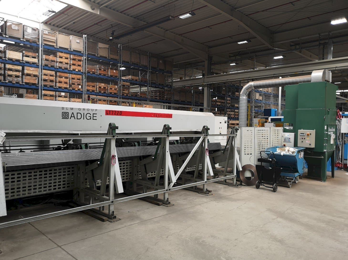 Links zicht  van BLM ADIGE LT 722  machine