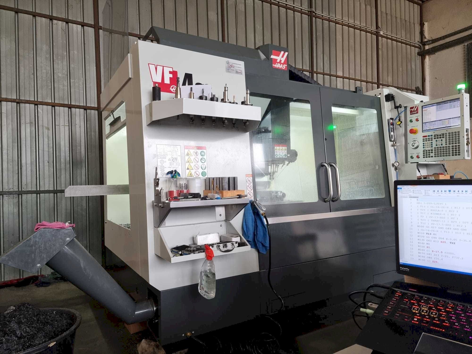 Vooraanzicht  van HAAS VF4SS  machine