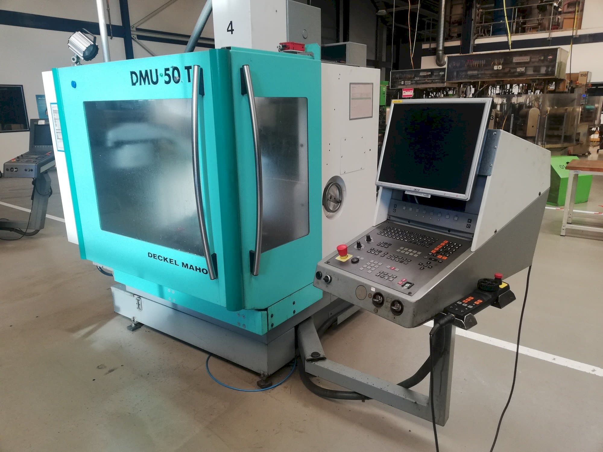 Vooraanzicht  van DECKEL MAHO DMU 50T  machine