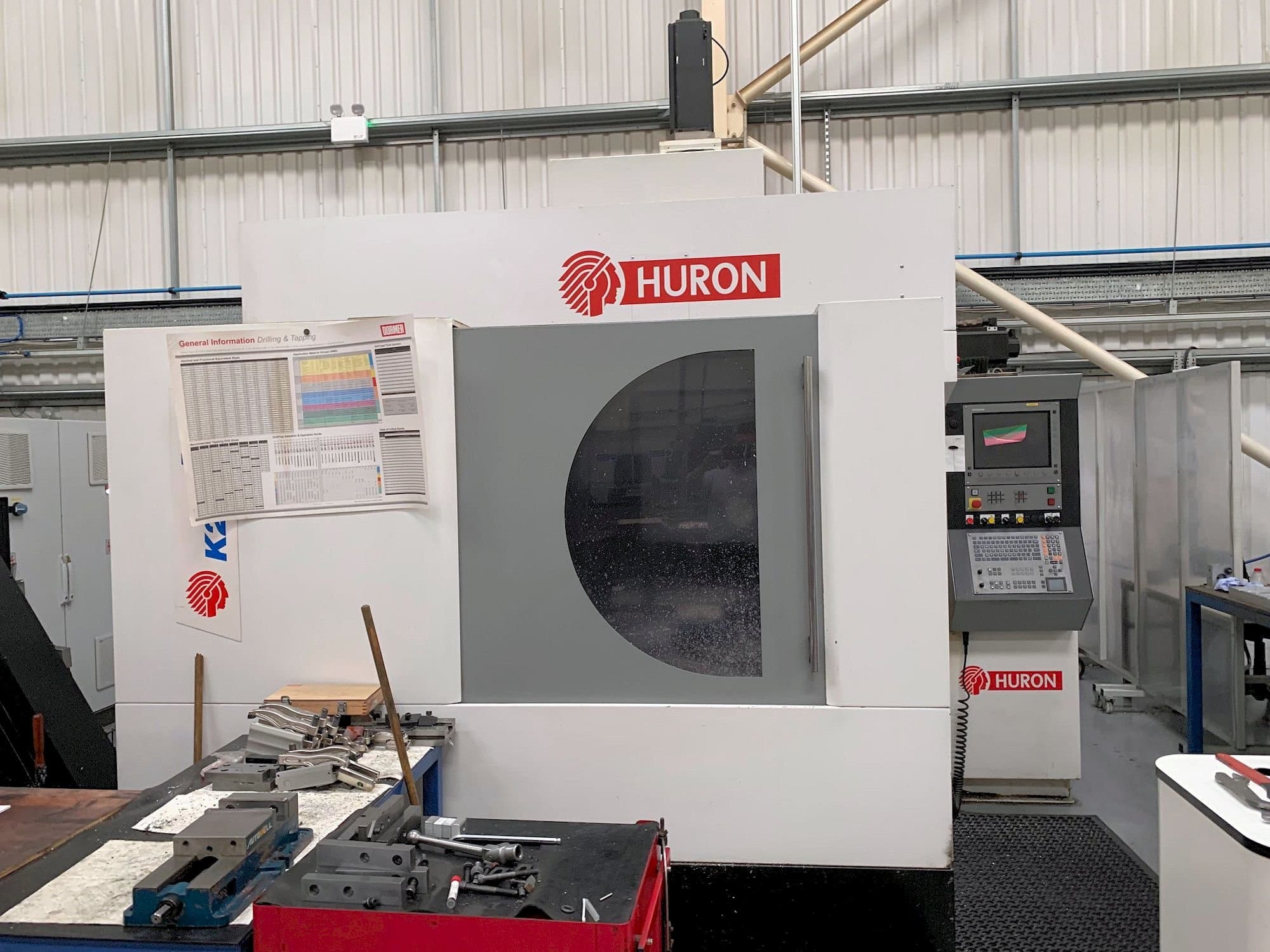 Vooraanzicht  van Hurco K2X 10  machine