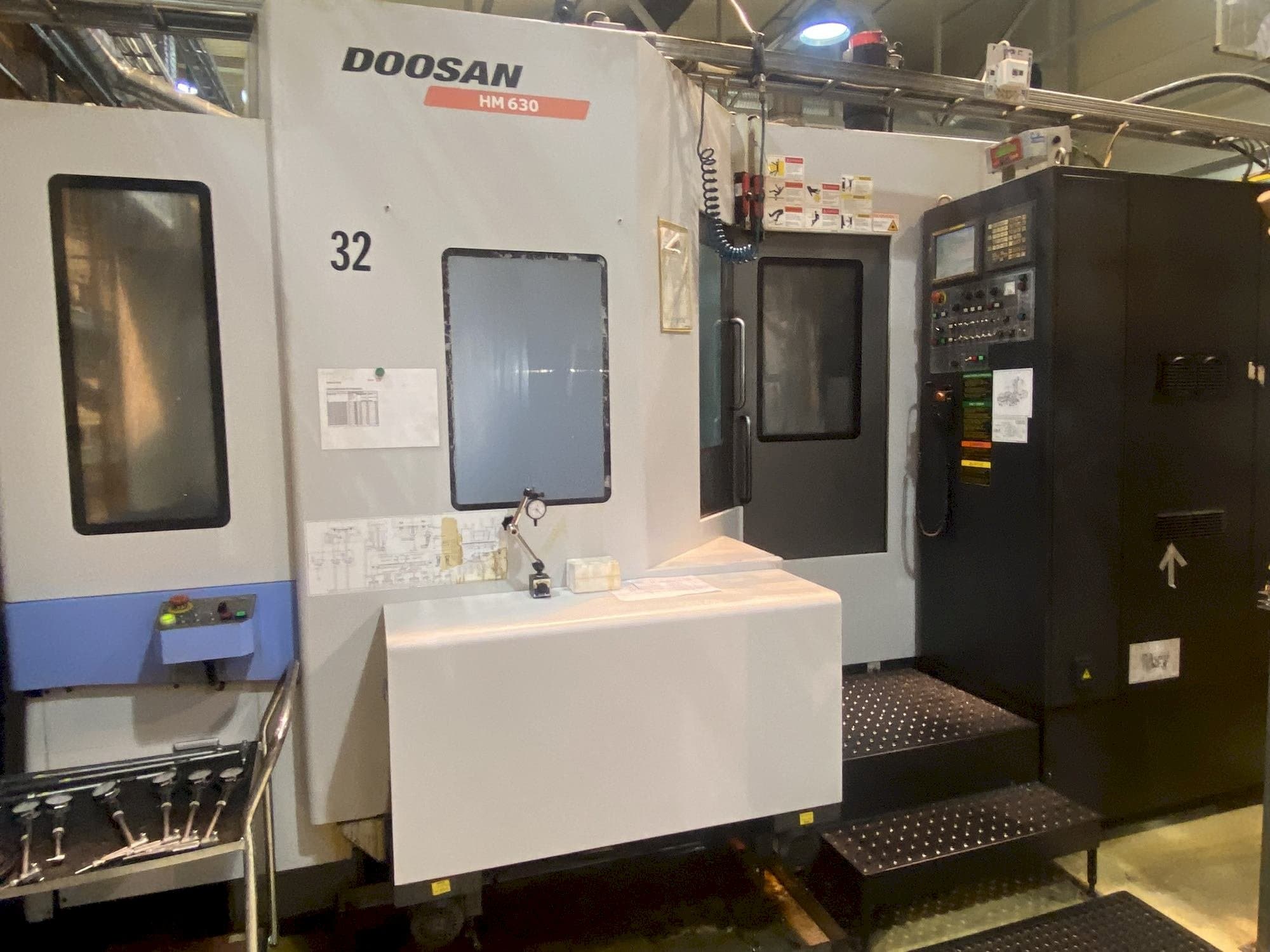 Vooraanzicht  van DOOSAN HM 630  machine