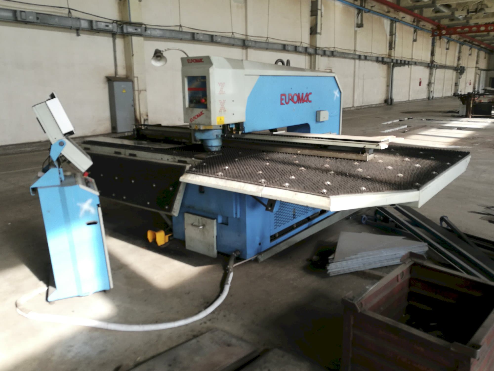 Recht aanzicht  van Euromac ZX 1250/30 machine