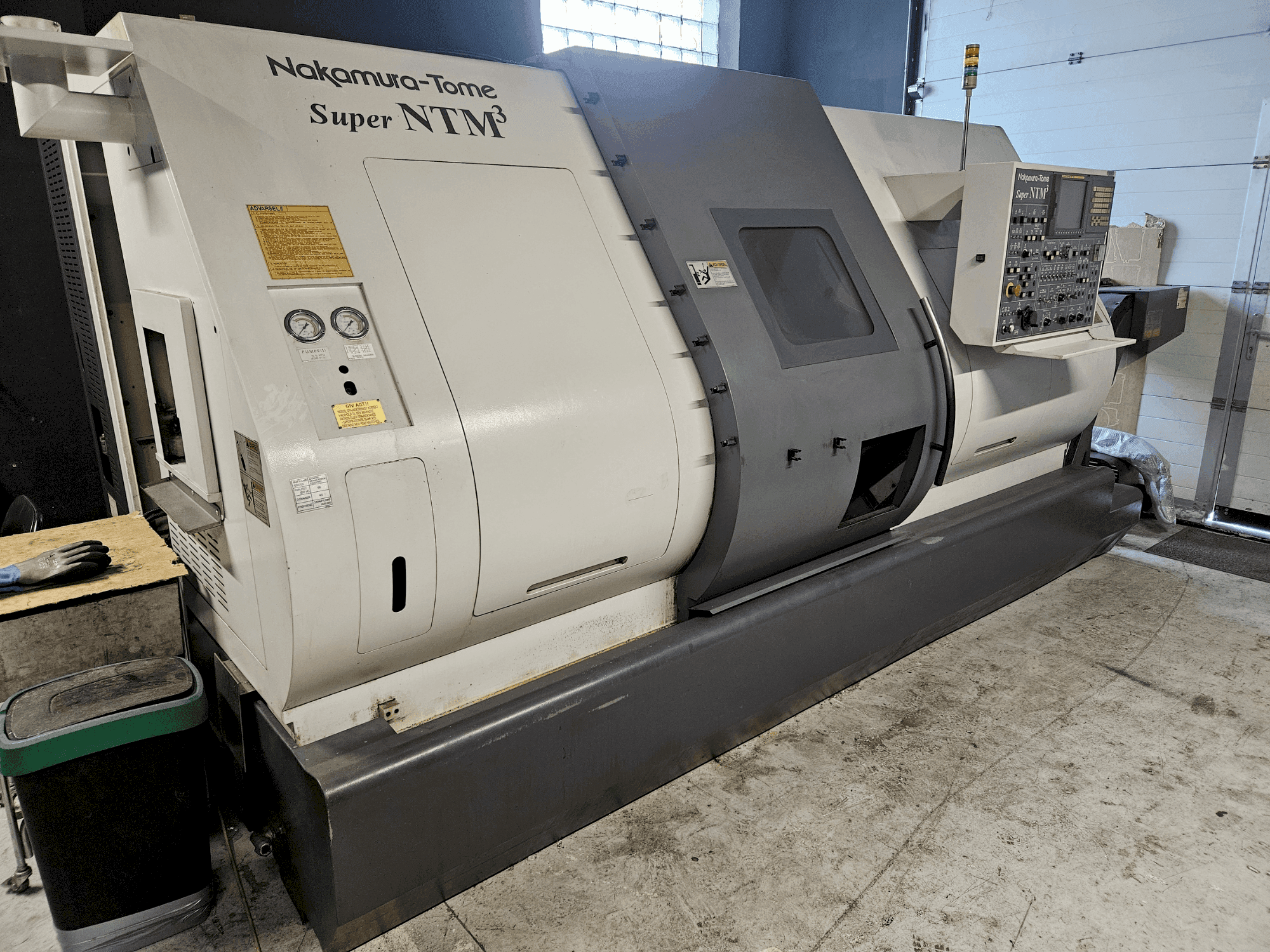 Vooraanzicht  van NAKAMURA-TOME Super NTM3  machine