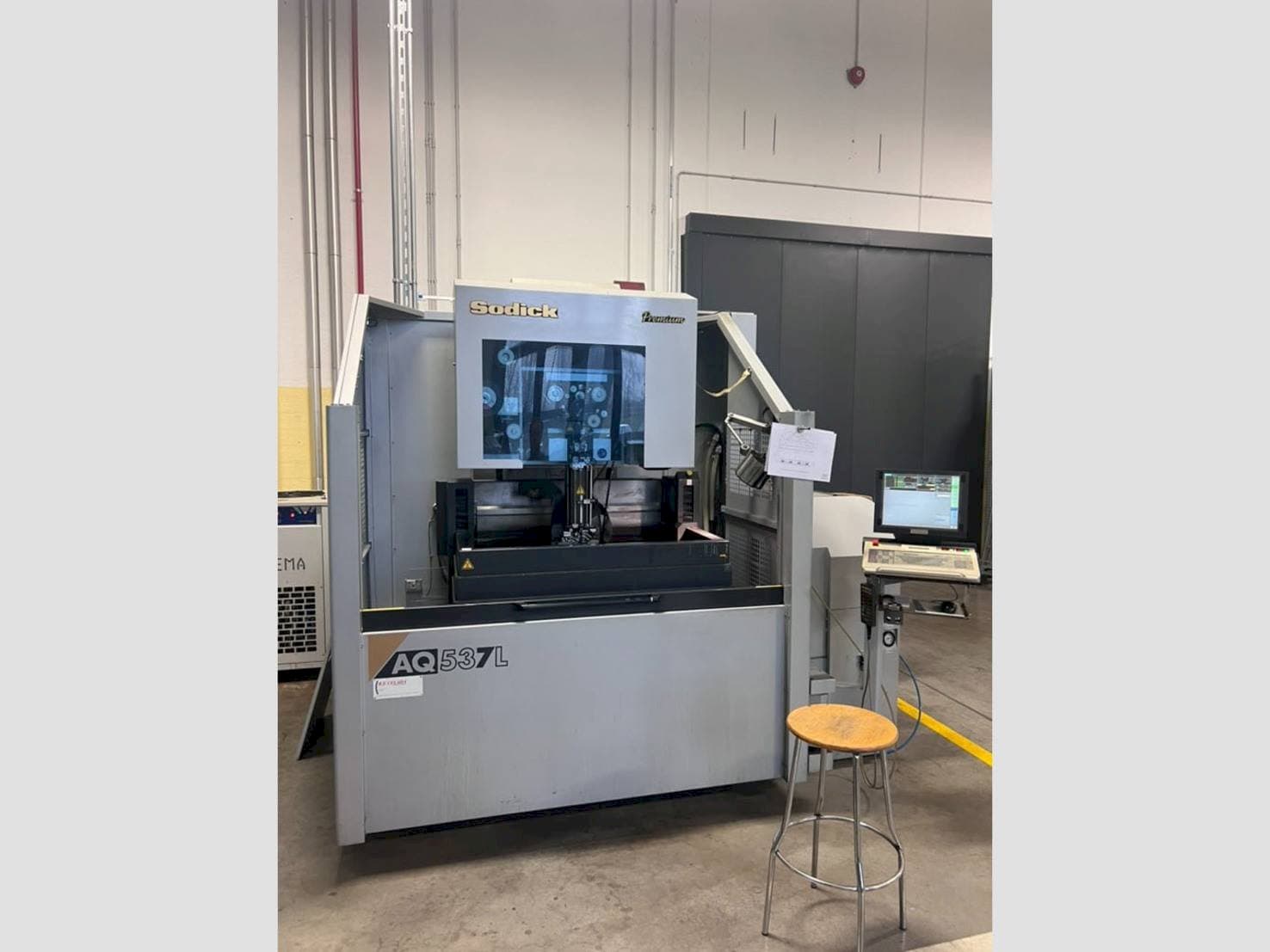 Vooraanzicht  van Sodick AQ537L  machine