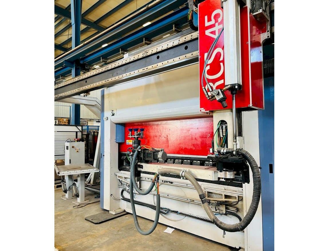 Vooraanzicht  van AMADA Flexa 100-30 Schiavi  machine