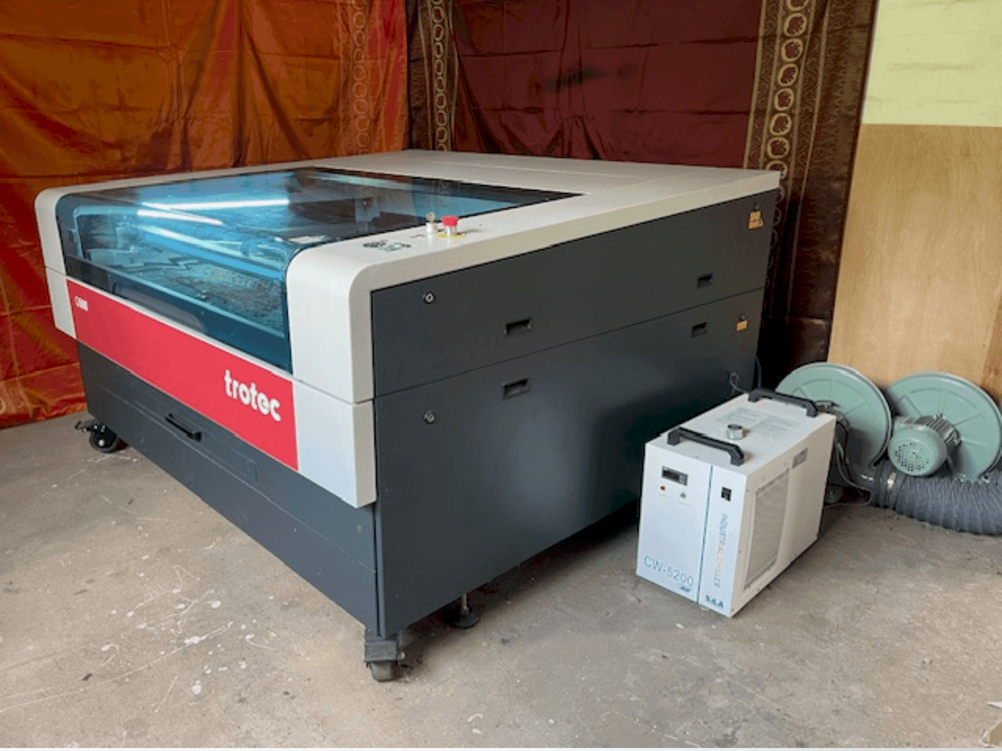 Vooraanzicht  van Trotec Q500  machine