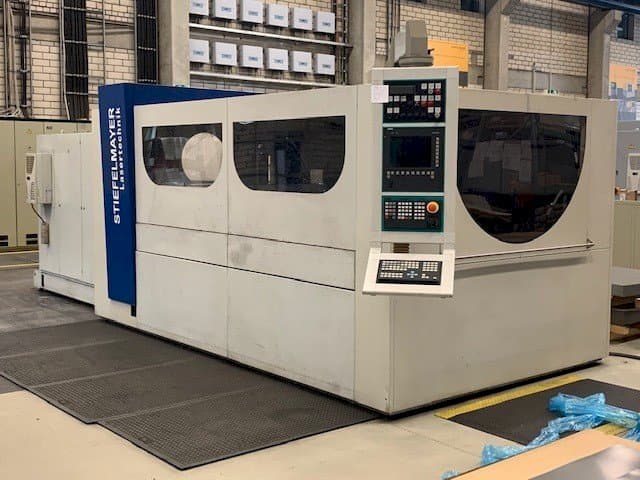 Vooraanzicht  van Stiefelmayer linear  machine