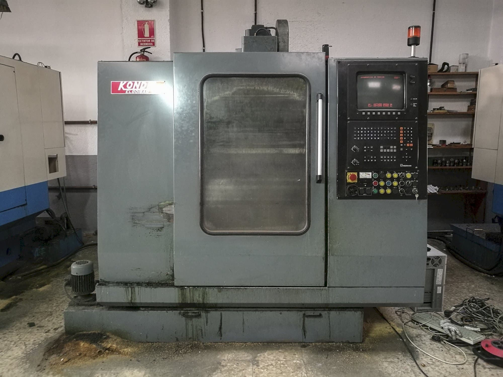 Vooraanzicht  van KONDIA B-500 machine