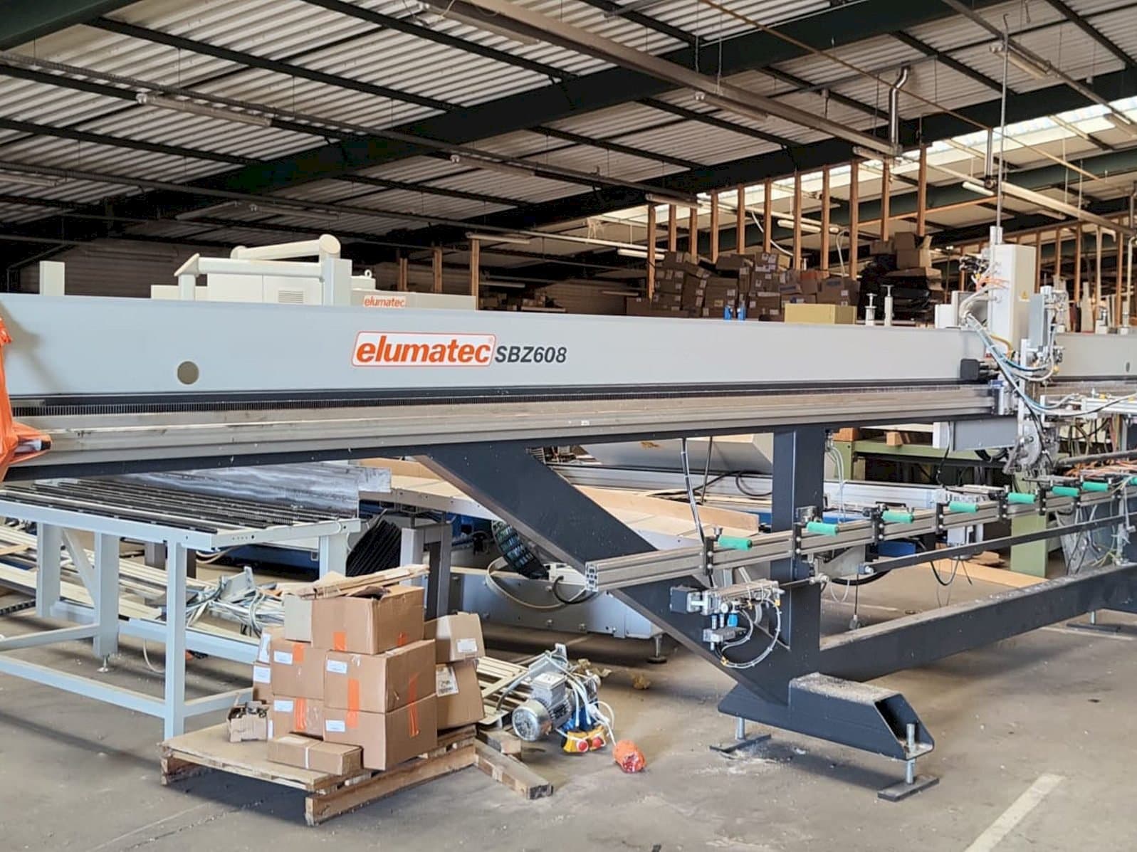 Vooraanzicht  van Elumatec SBZ 608  machine