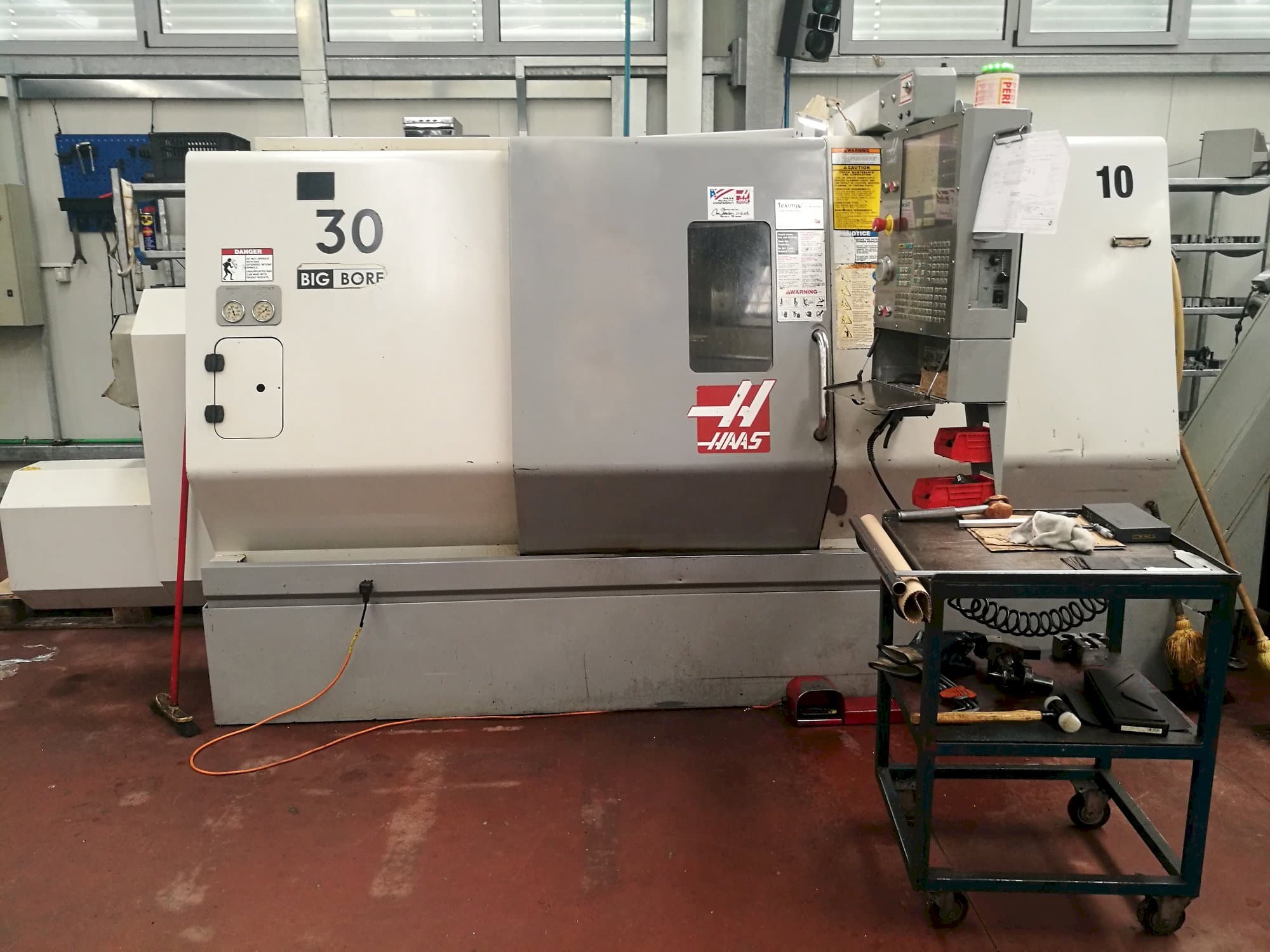 Vooraanzicht  van HAAS SL-30THBE  machine