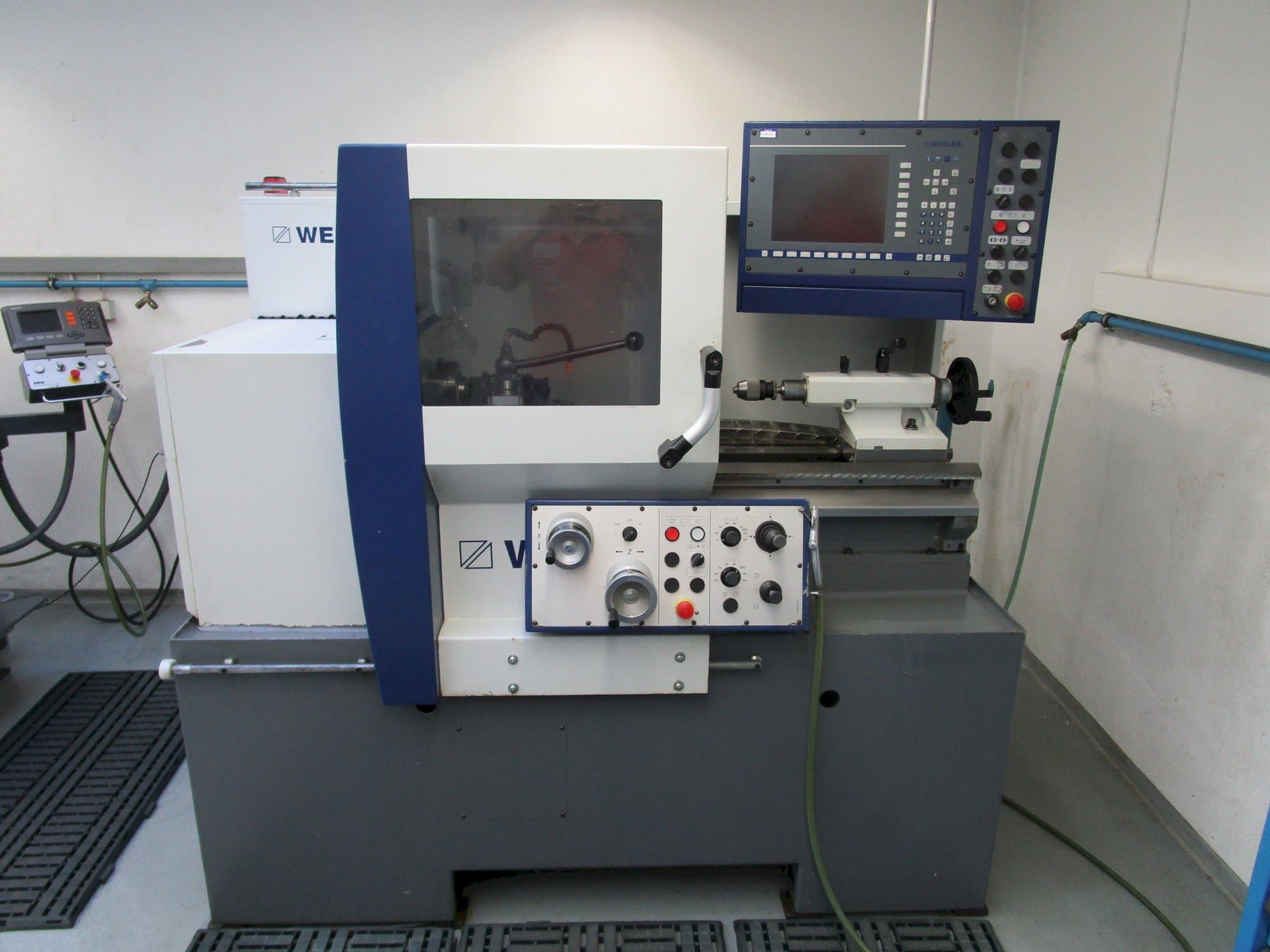 Vooraanzicht van Weiler E30 x 750 machine