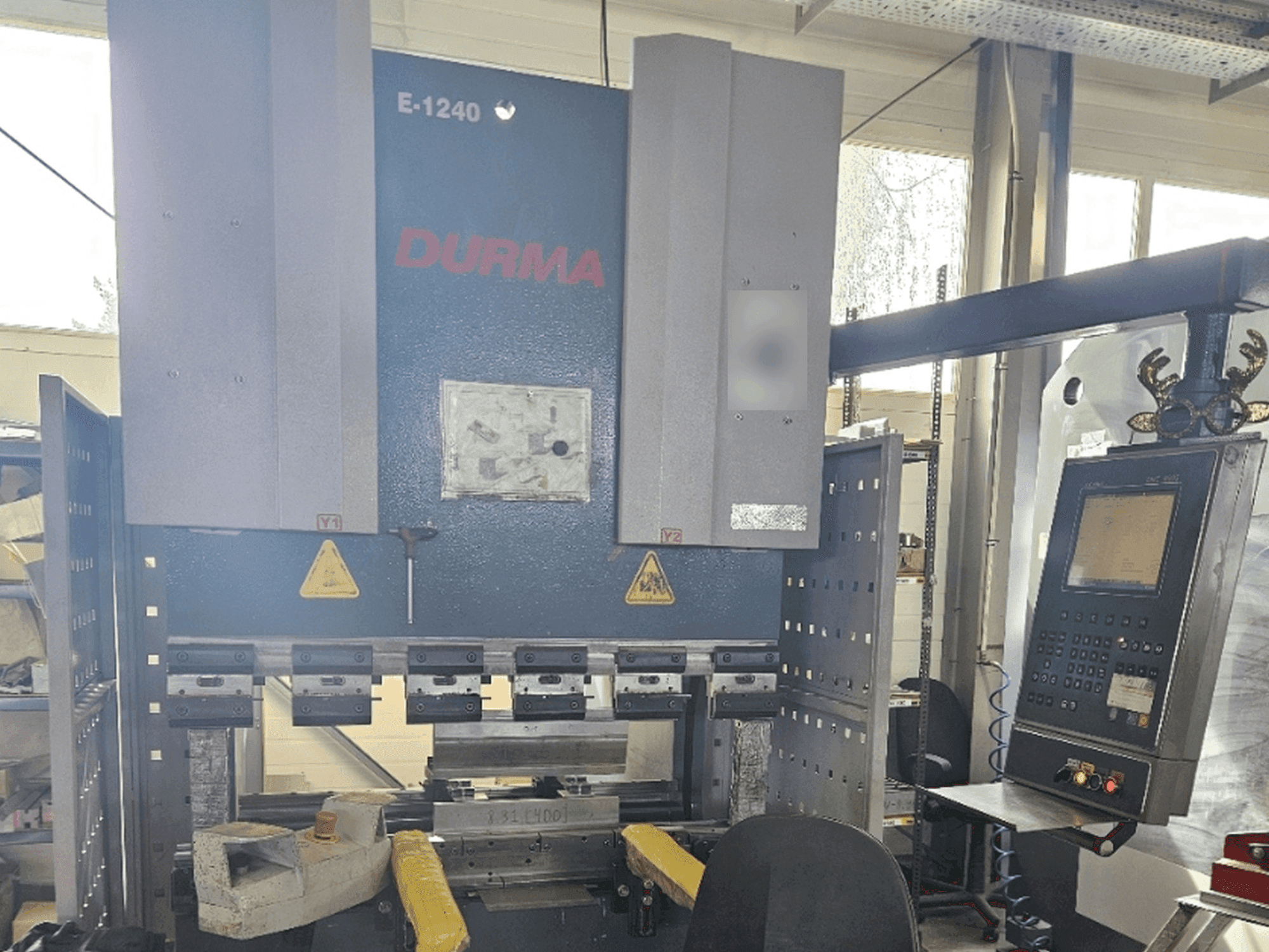 Vooraanzicht  van Durma E 1240  machine