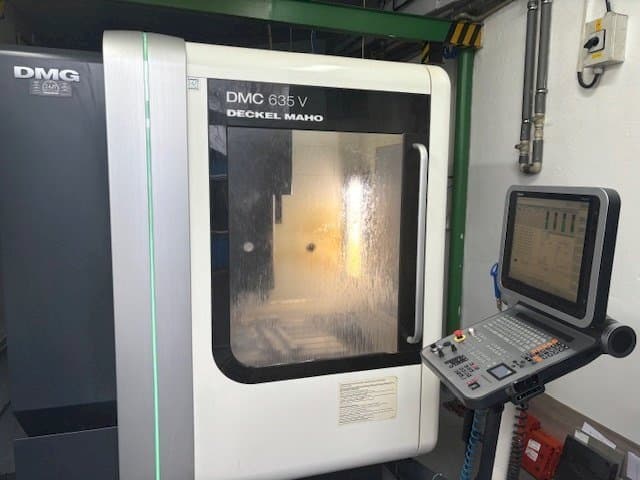 Vooraanzicht  van DMG DMC 635V  machine