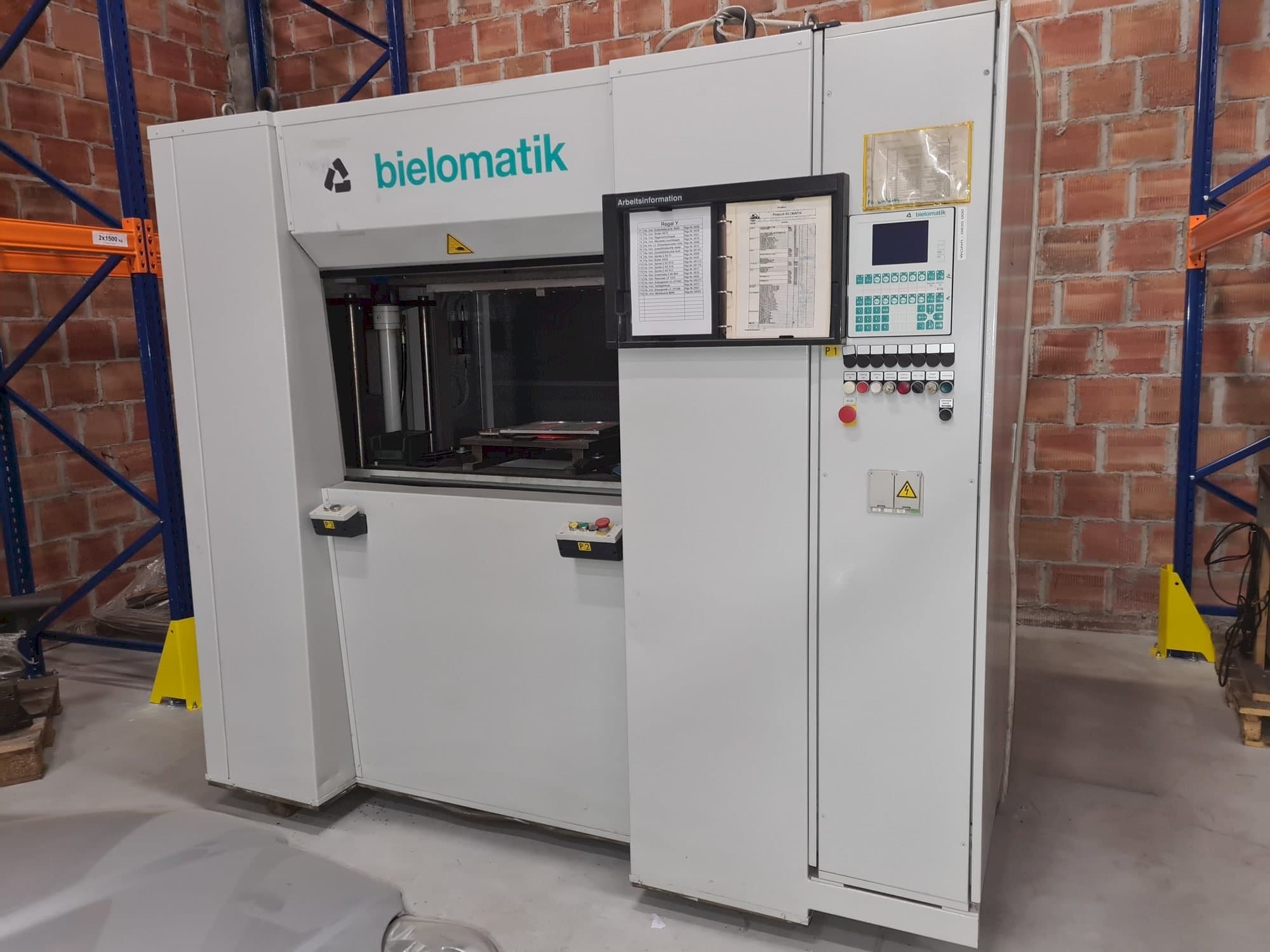Vooraanzicht  van bielomatik K3215  machine