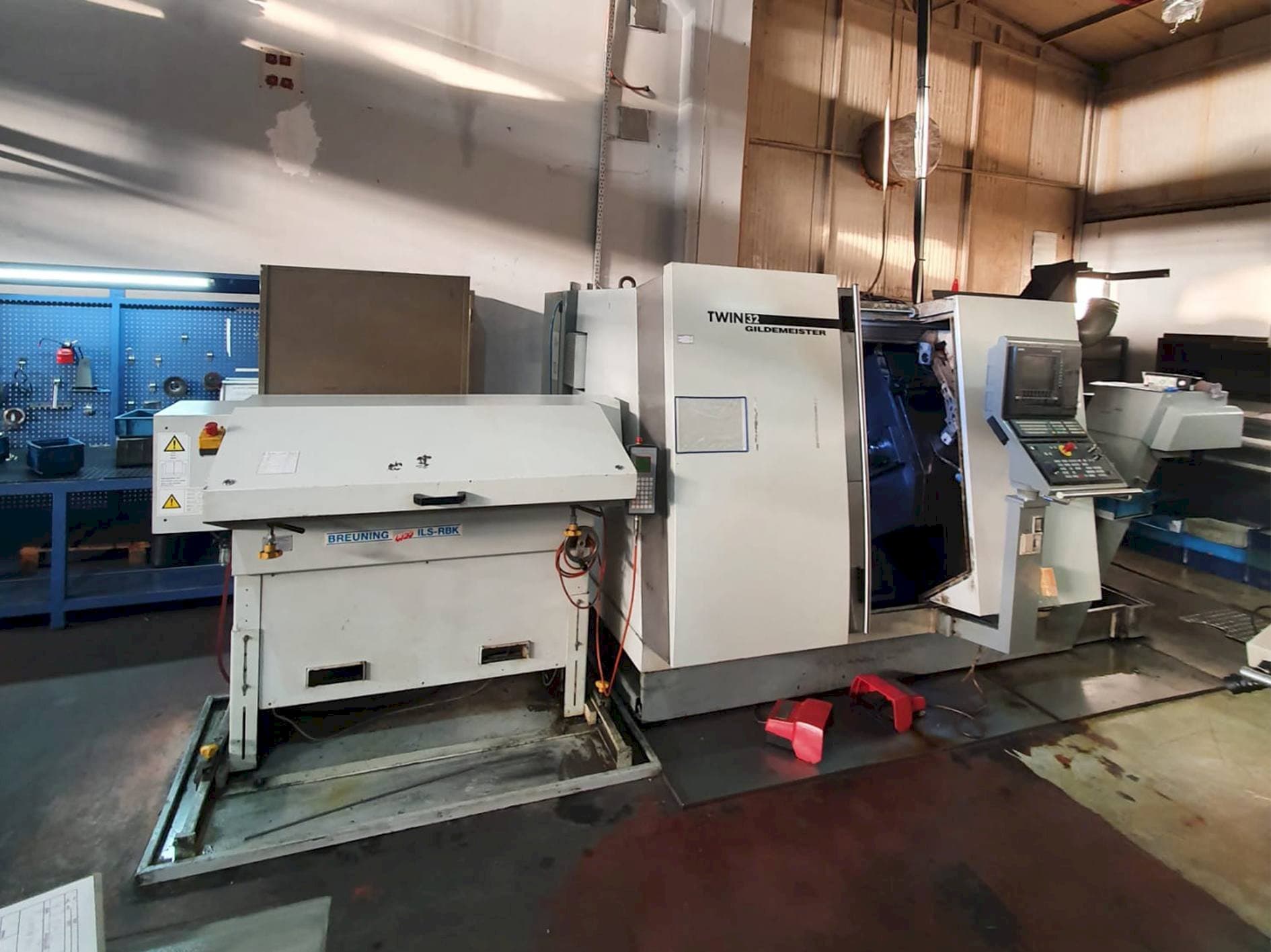 Vooraanzicht  van Gildemeister TWIN 32  machine