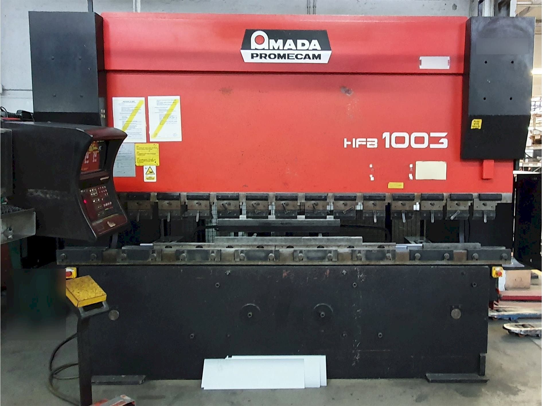 Vooraanzicht  van AMADA HFB 100.3  machine