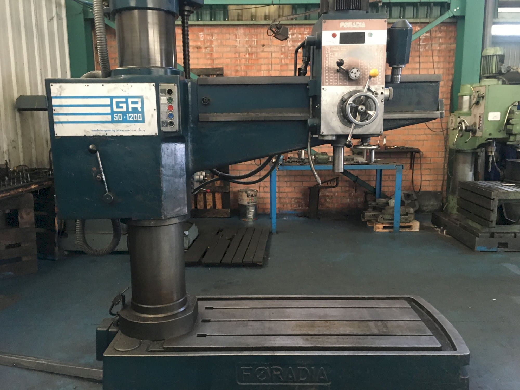 Rechts zijaanzicht  van FORADIA GR 50/1200 machine