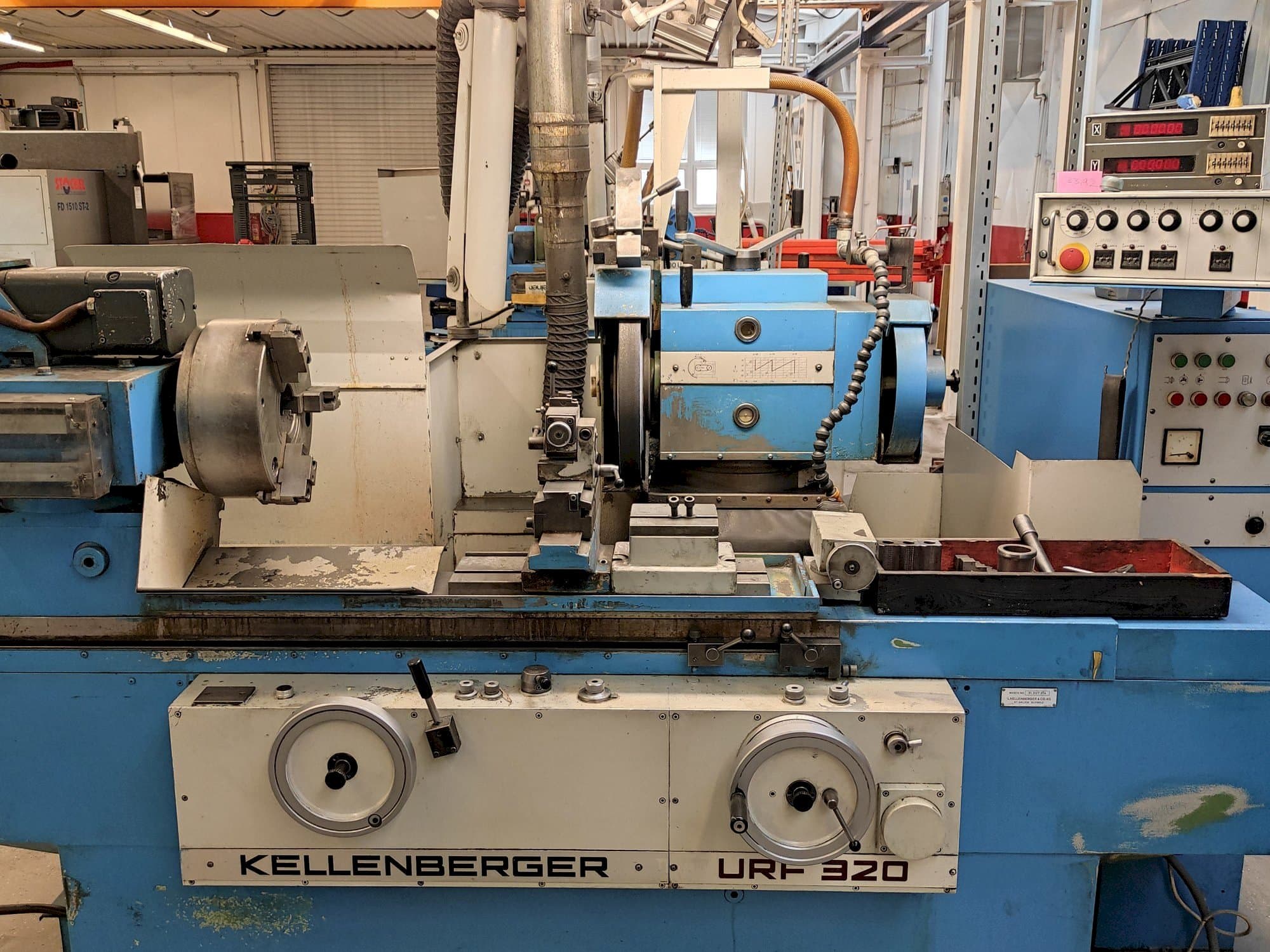 Vooraanzicht  van KELLENBERGER URF 320  machine
