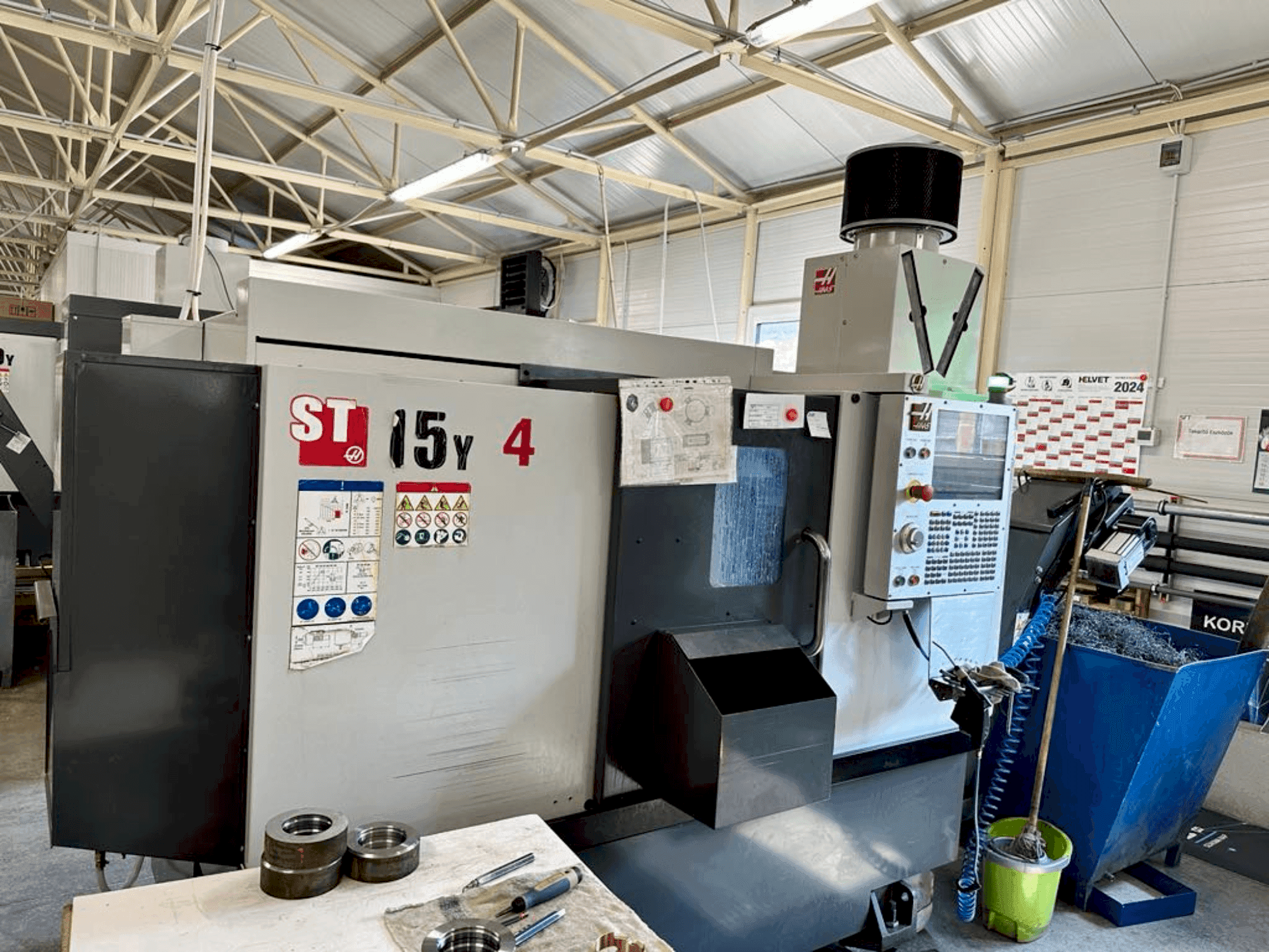 Vooraanzicht  van HAAS ST-15Y  machine