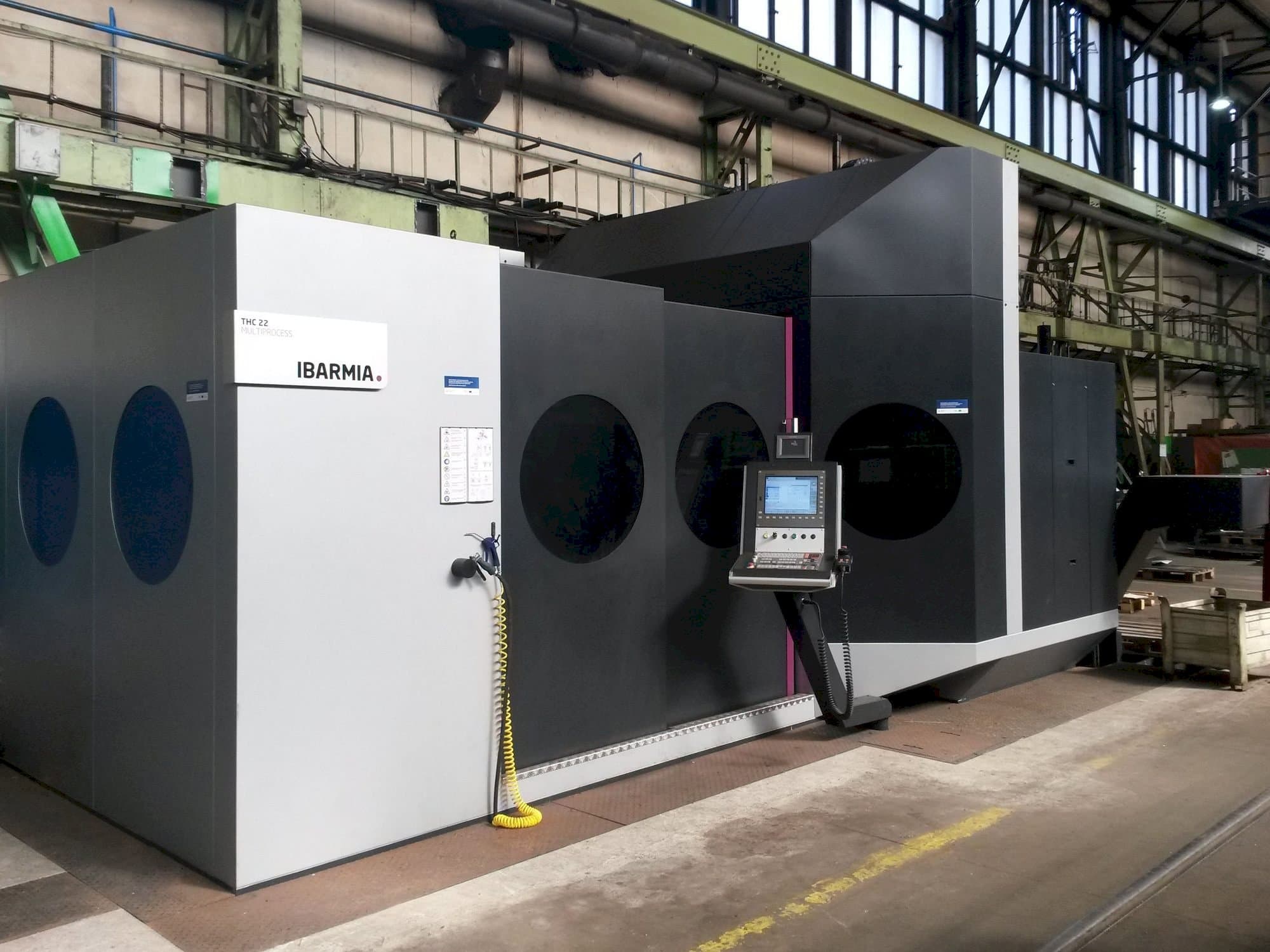 Vooraanzicht  van IBARMIA THC 22 MULTIPROCESS  machine