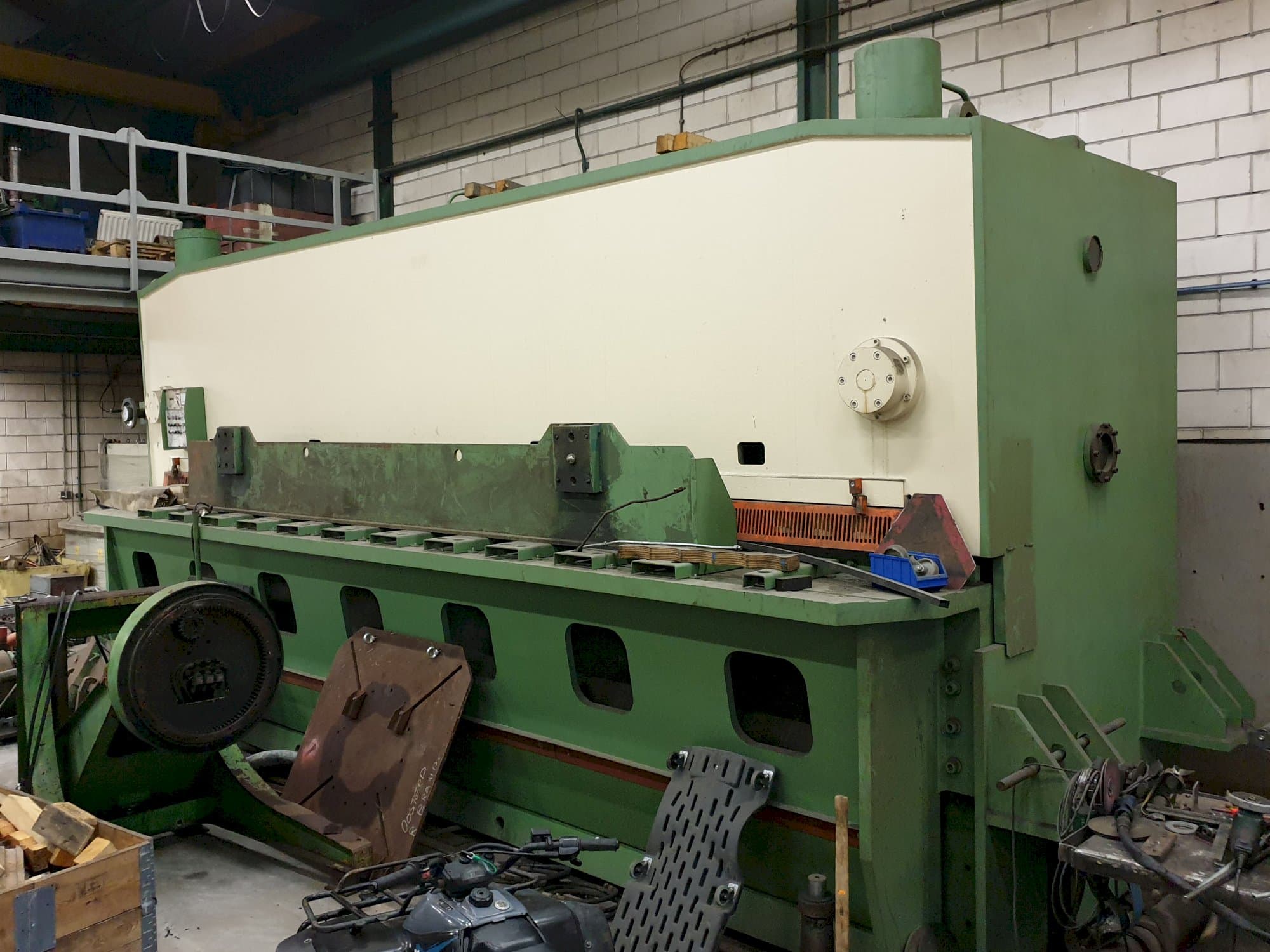 Recht aanzicht  van LVD MVS 62/16 machine