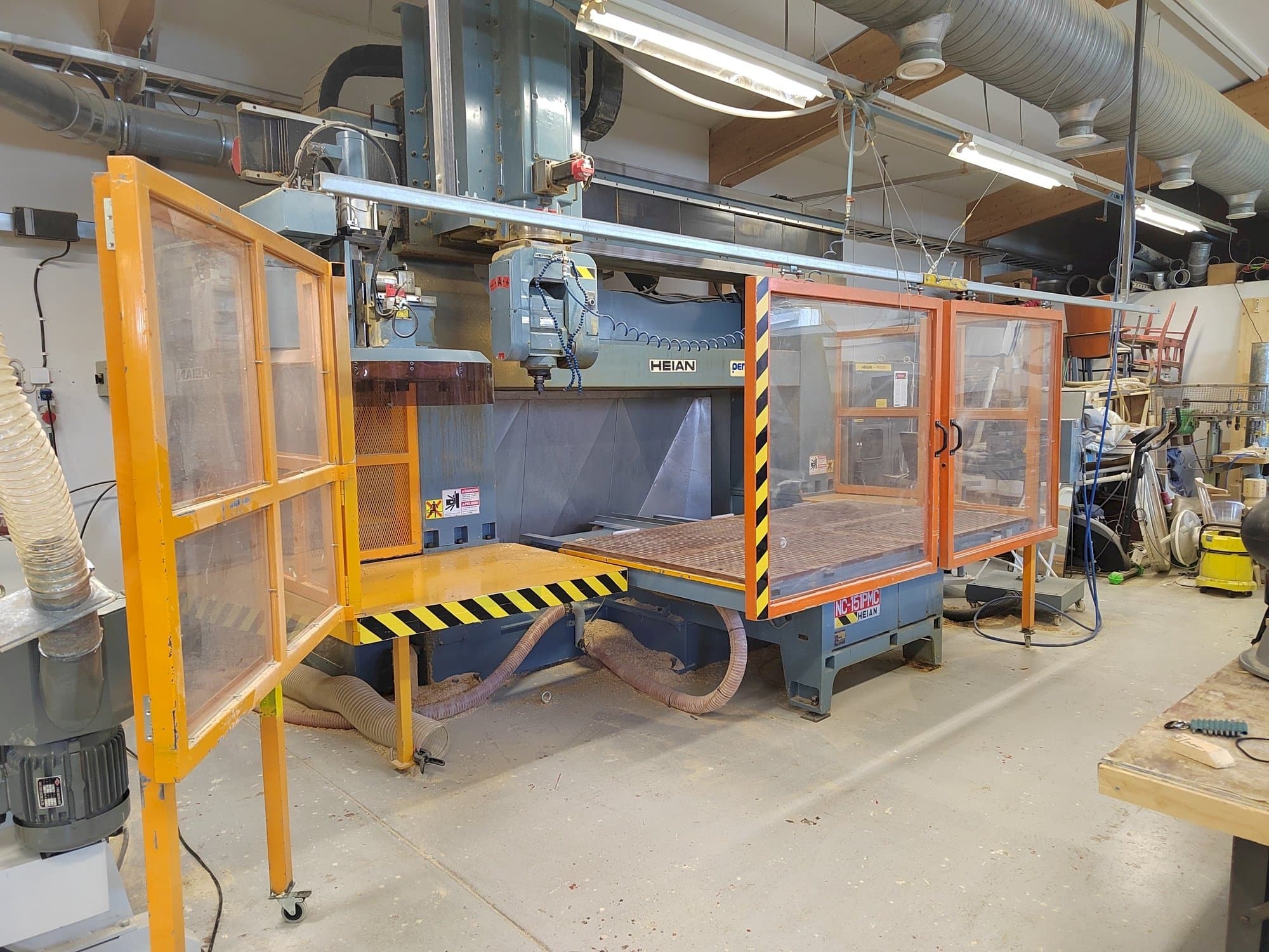 Vooraanzicht  van HEIAN NC 151  machine