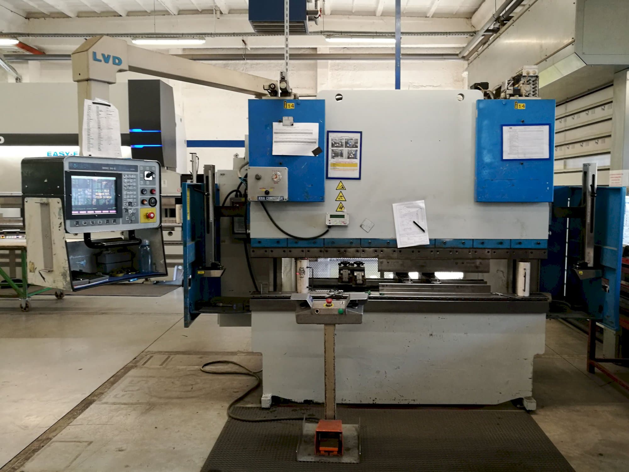 Vooraanzicht  van LVD PPEB 50/20 MNC 95 machine