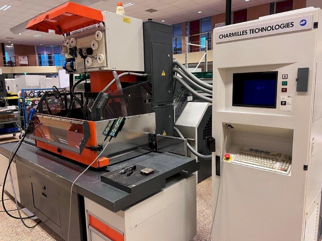 Vooraanzicht  van CHARMILLES Robofil FI6020 CSL2  machine