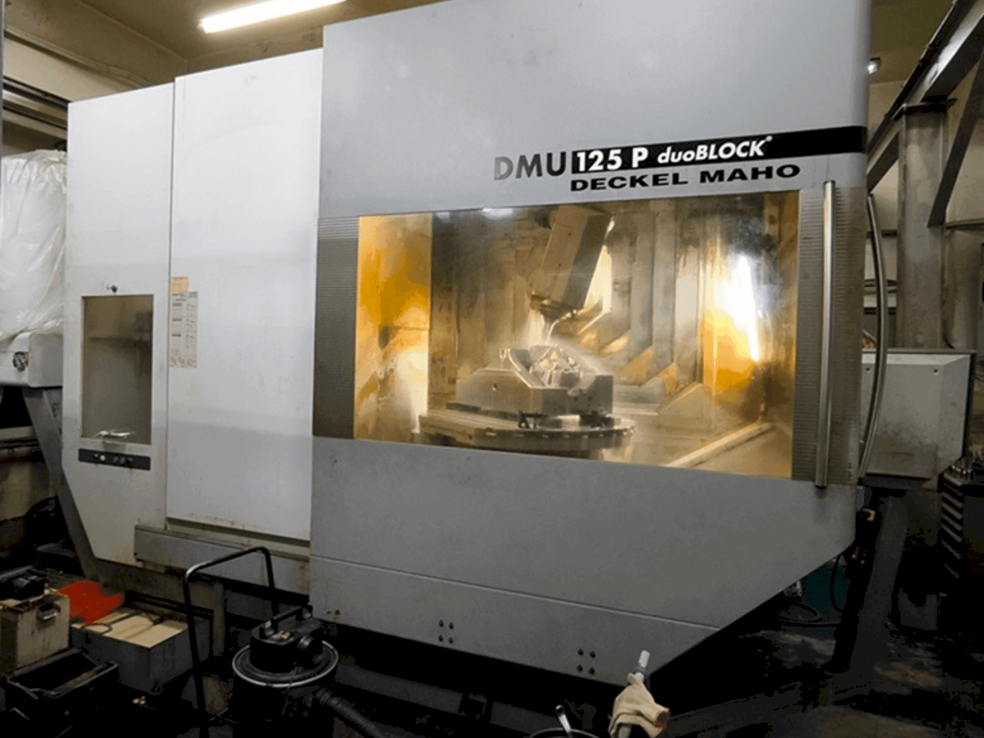 Vooraanzicht  van DECKEL MAHO DMU 125 P duoBLOCK  machine